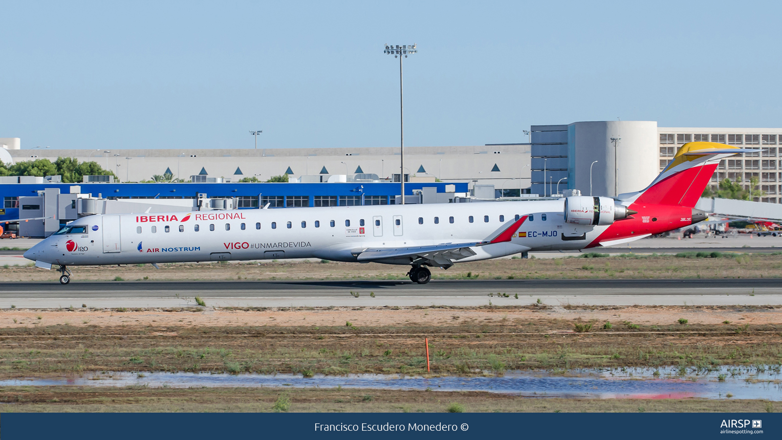 Air Nostrum Iberia Regional  Mitsubishi CRJ-1000  EC-MJO