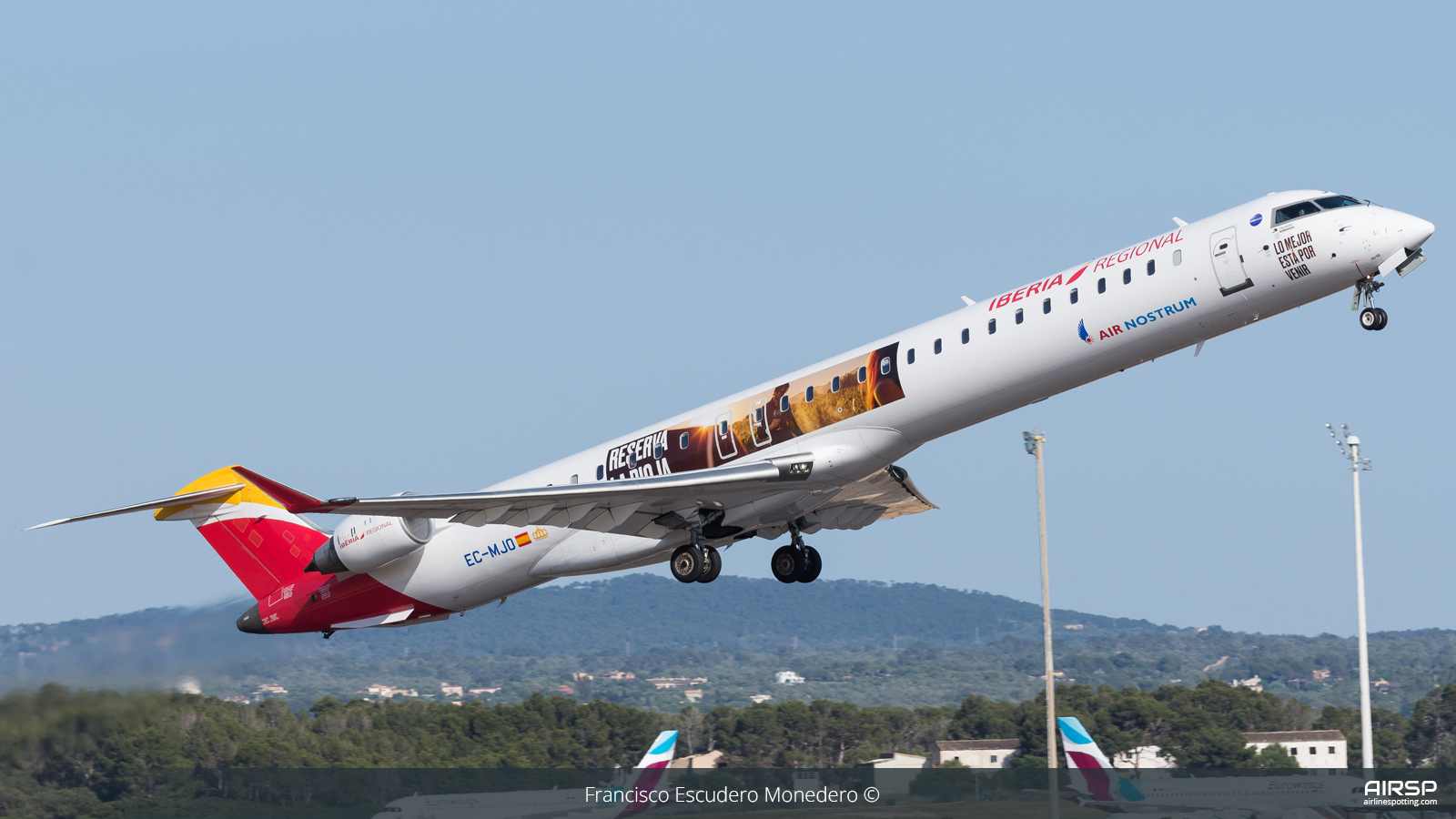 Air Nostrum Iberia Regional  Mitsubishi CRJ-1000  EC-MJO