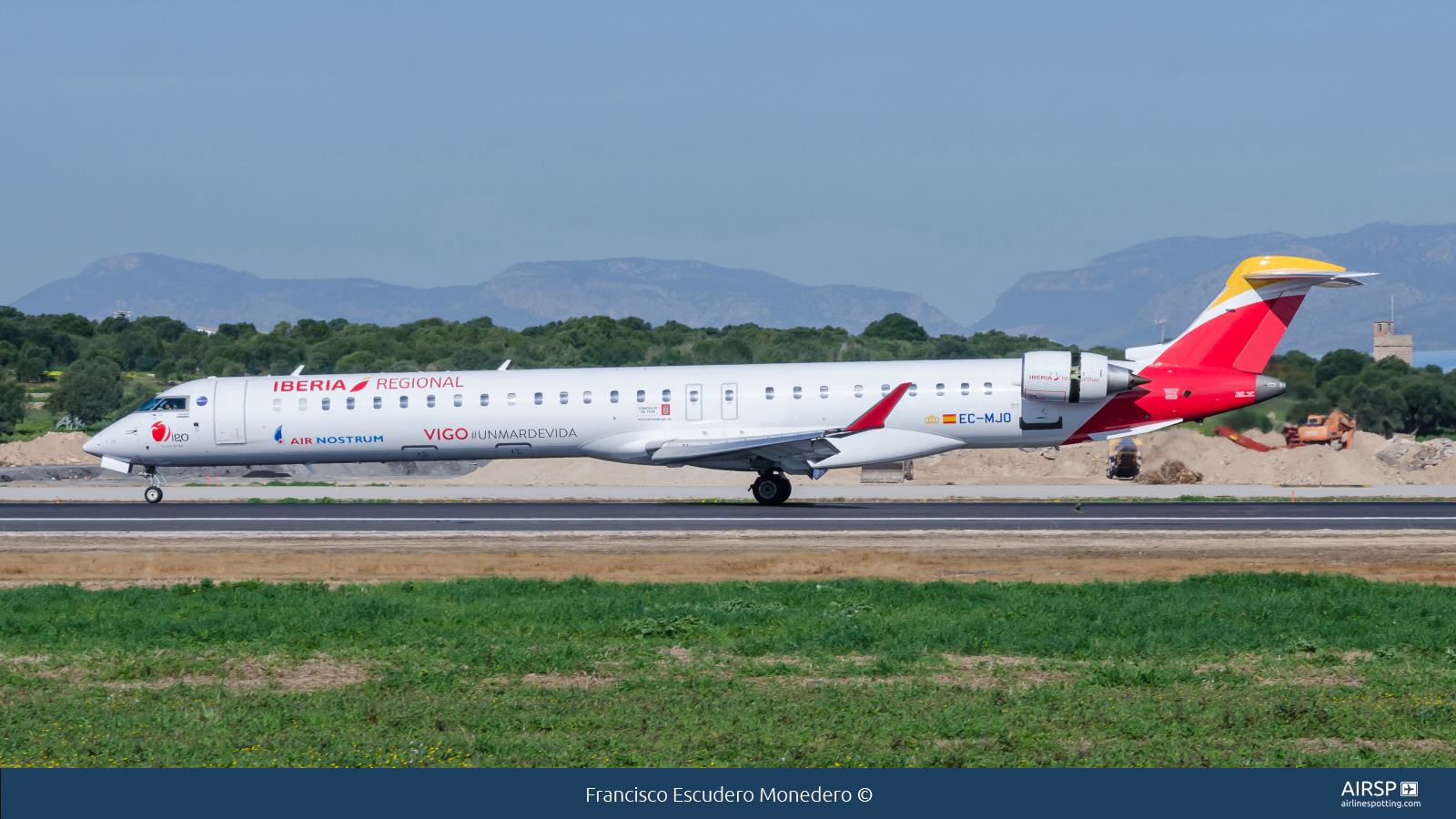Air Nostrum Iberia Regional  Mitsubishi CRJ-1000  EC-MJO