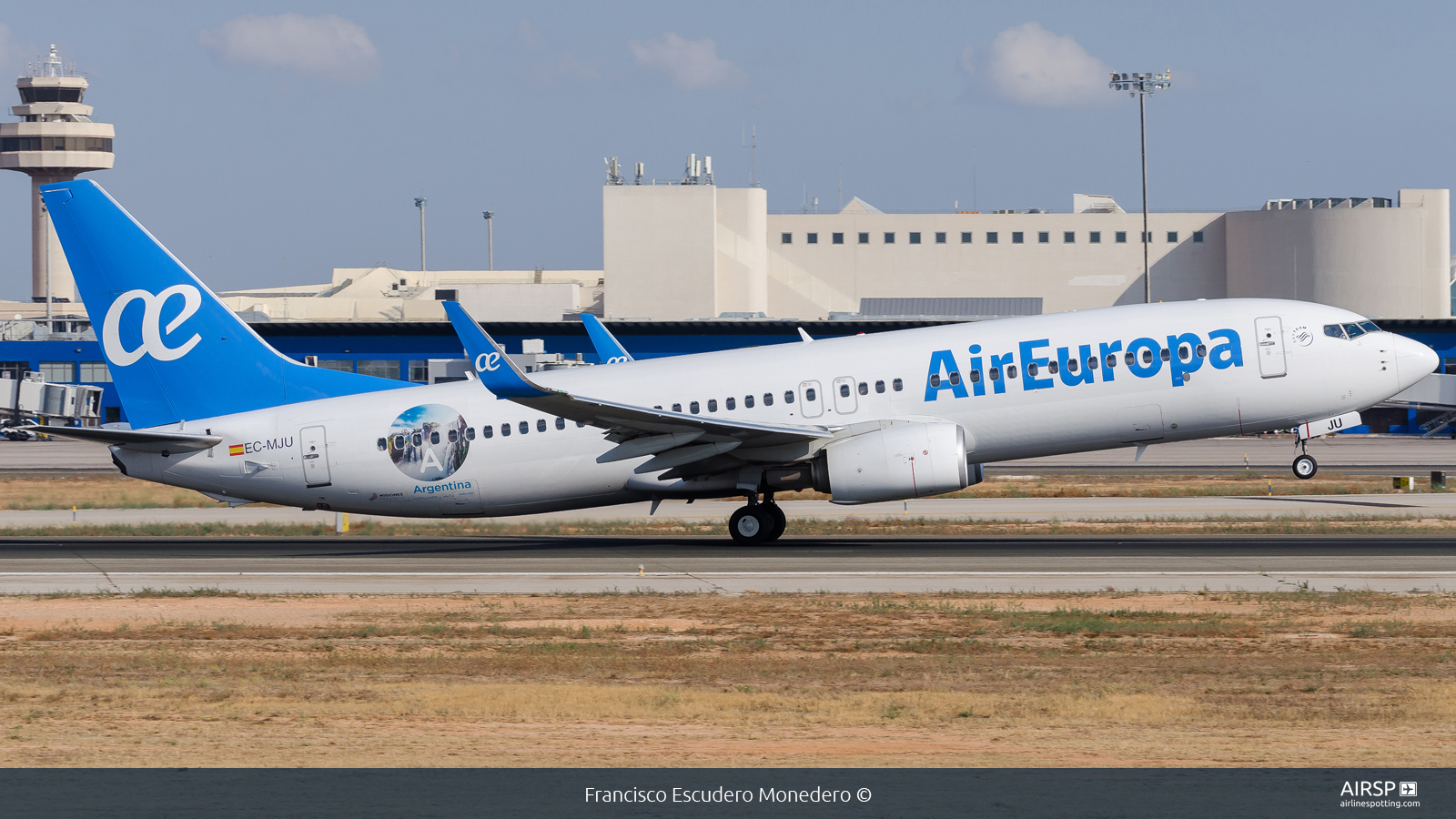 Air Europa  Boeing 737-800  EC-MJU