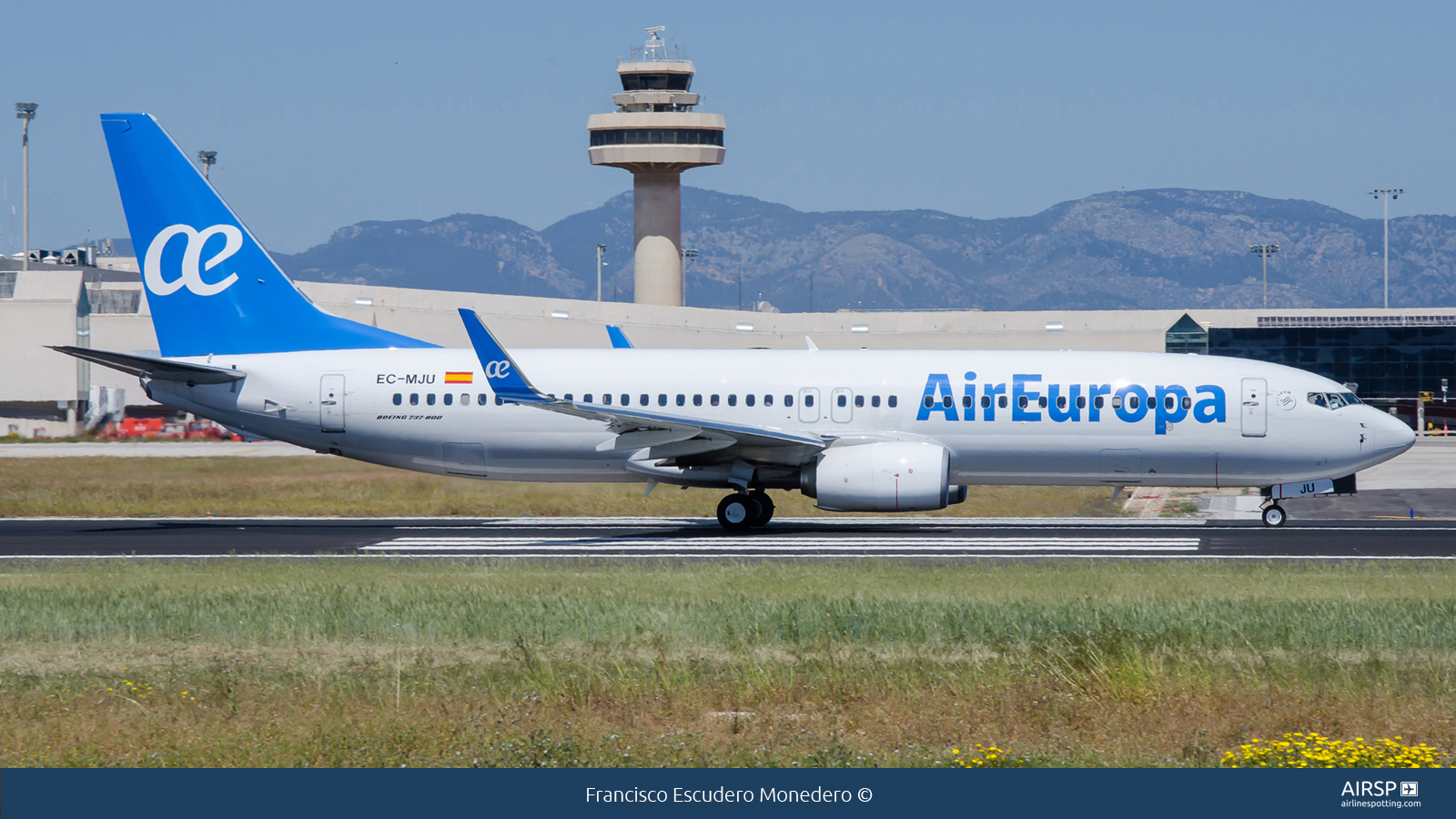 Air Europa  Boeing 737-800  EC-MJU