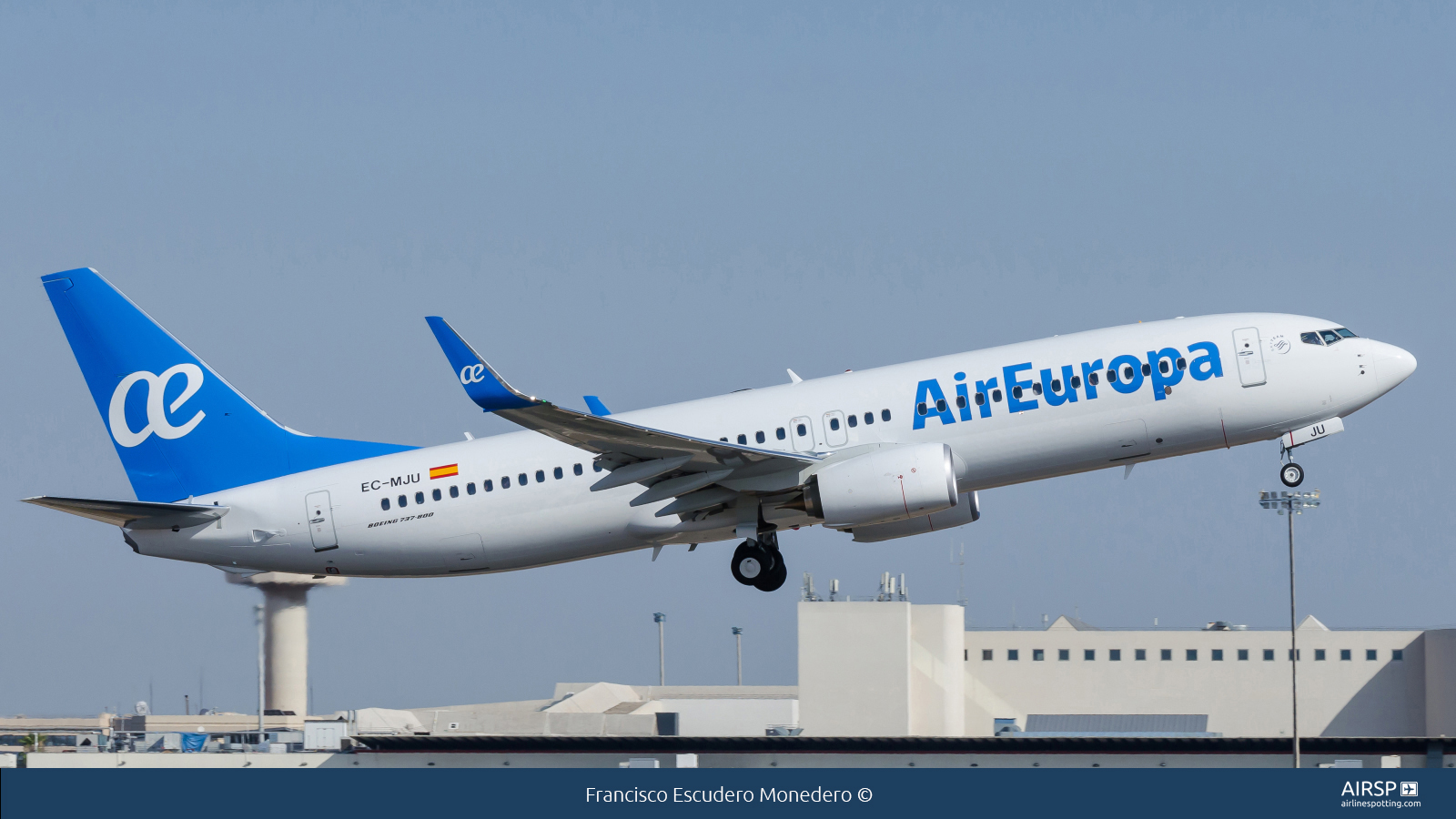 Air Europa  Boeing 737-800  EC-MJU