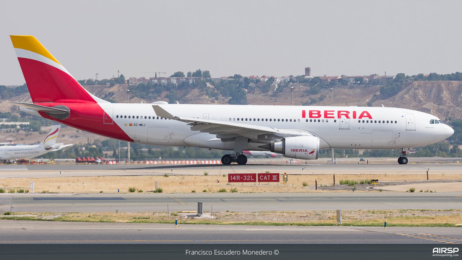 Iberia  Airbus A330-200  EC-MKJ