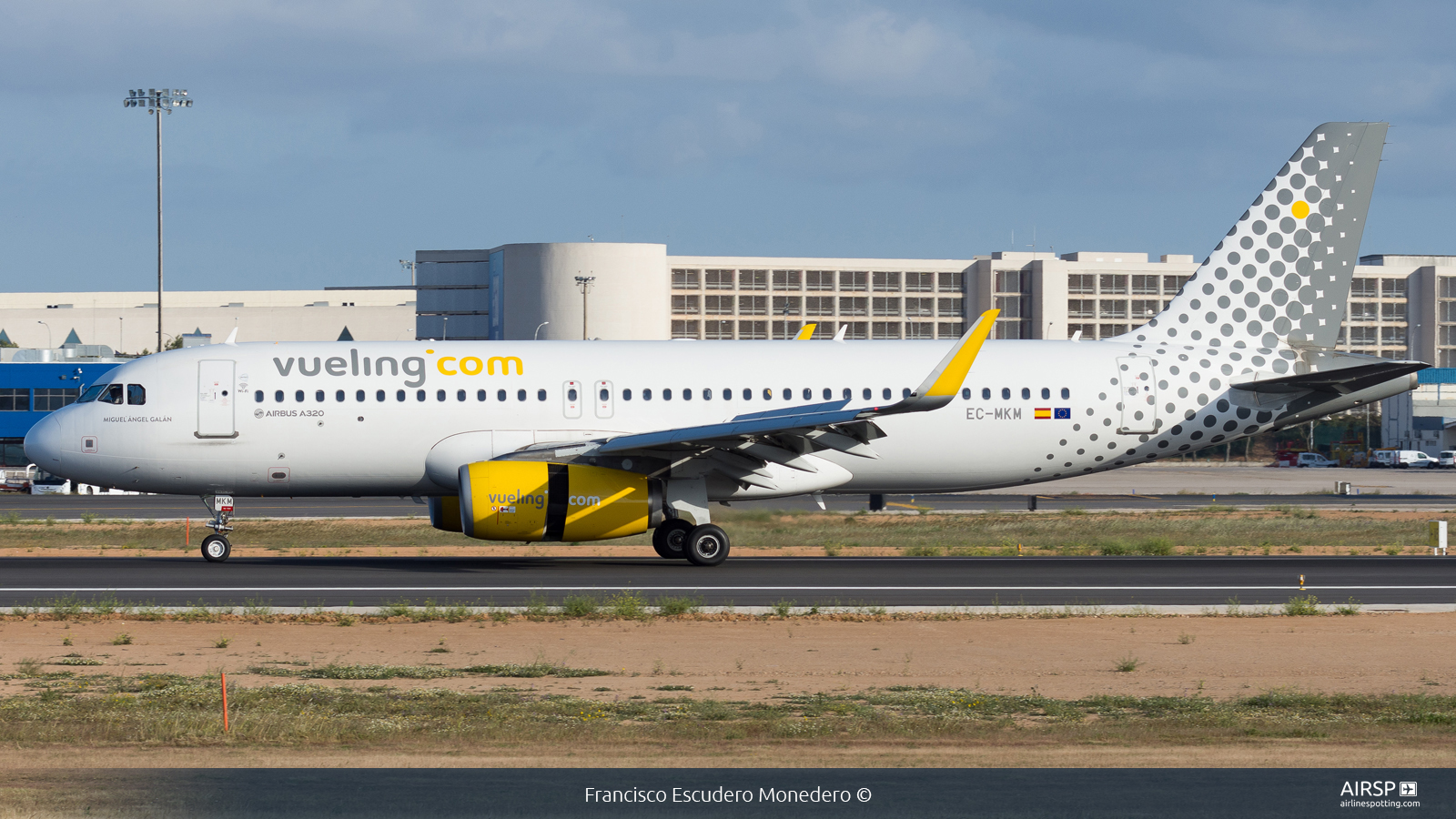 Vueling  Airbus A320  EC-MKM