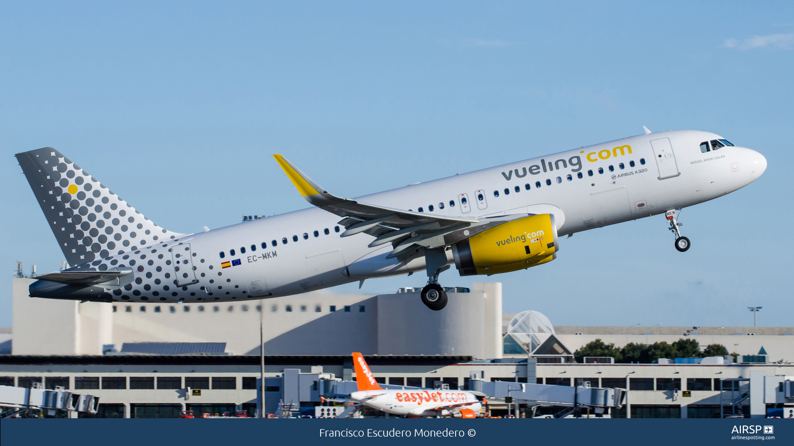 Vueling  Airbus A320  EC-MKM