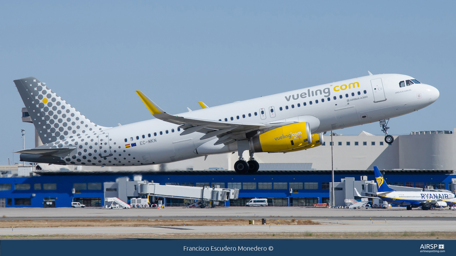 Vueling  Airbus A320  EC-MKN