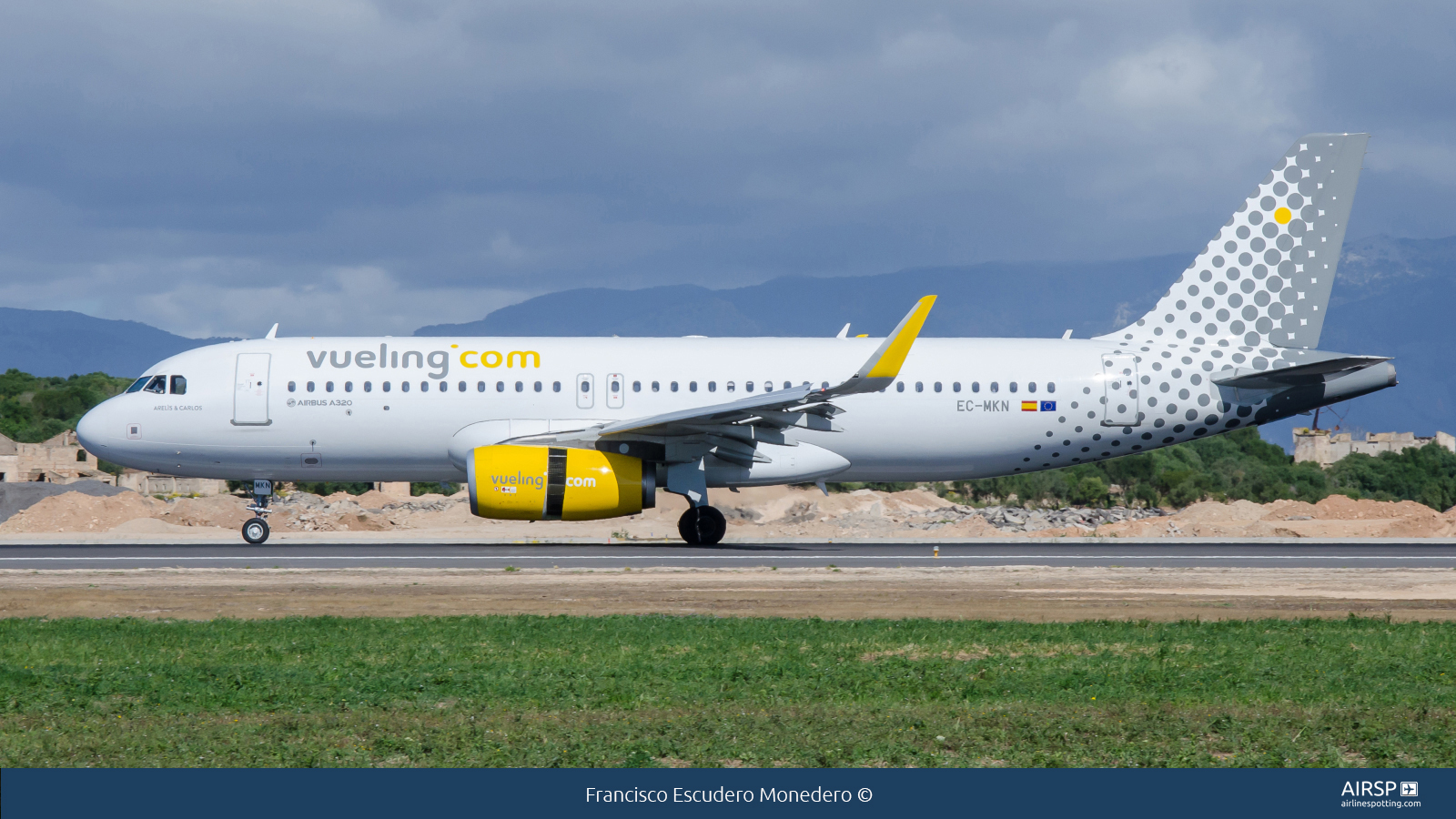 Vueling  Airbus A320  EC-MKN