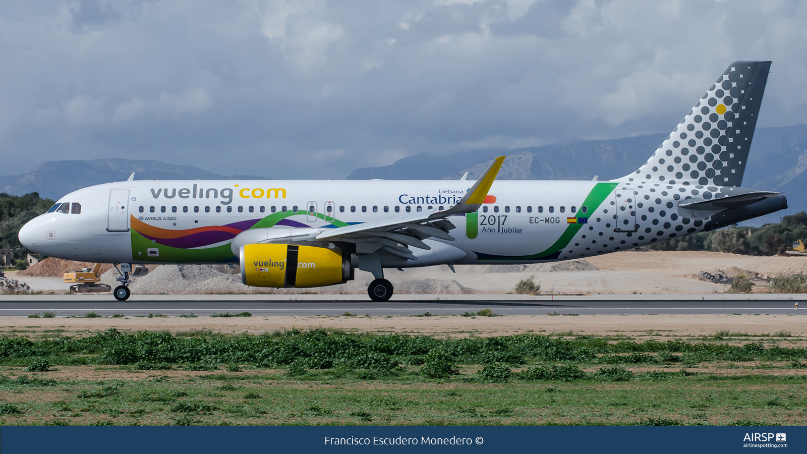 Vueling  Airbus A320  EC-MOG