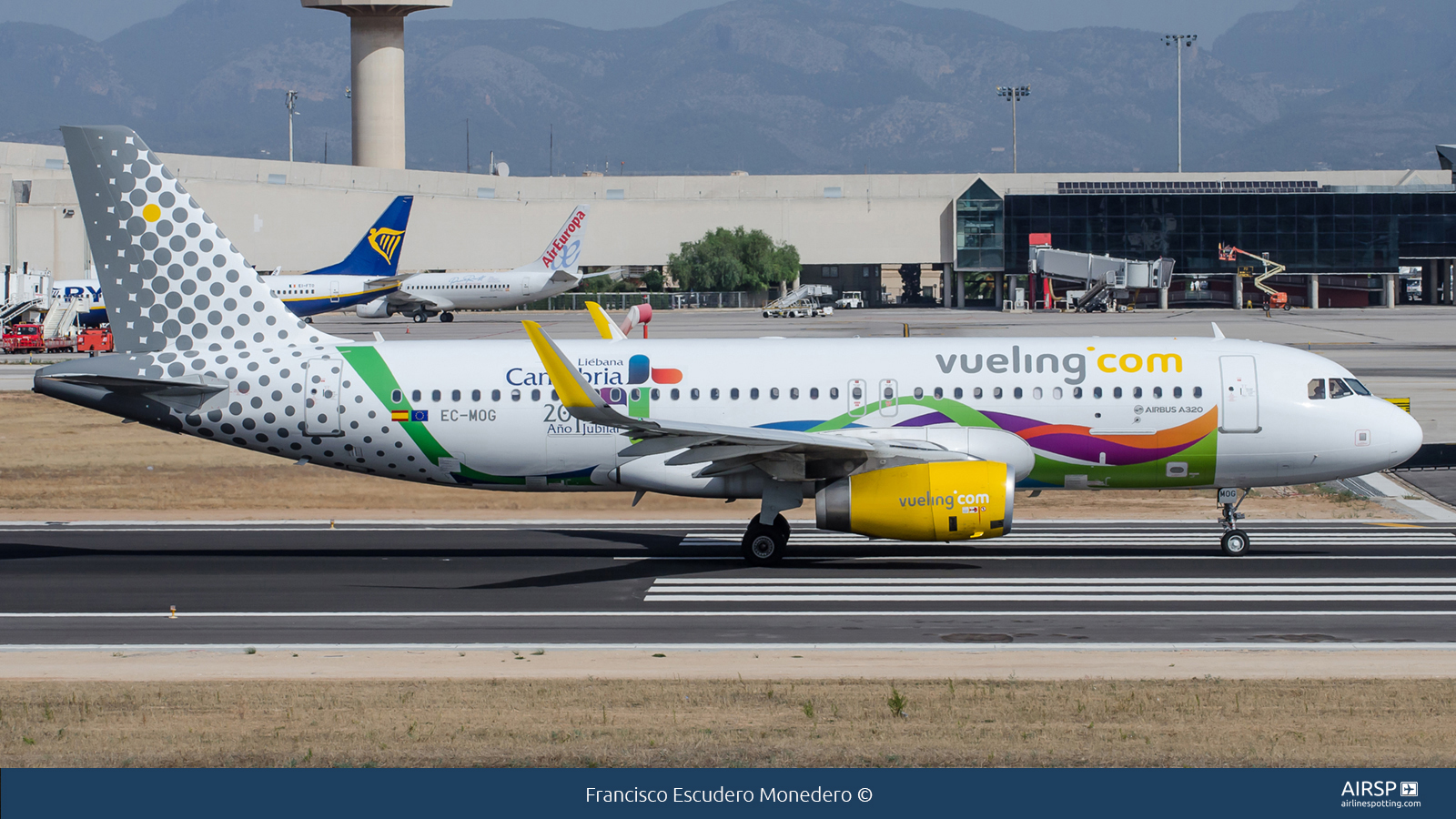 Vueling  Airbus A320  EC-MOG