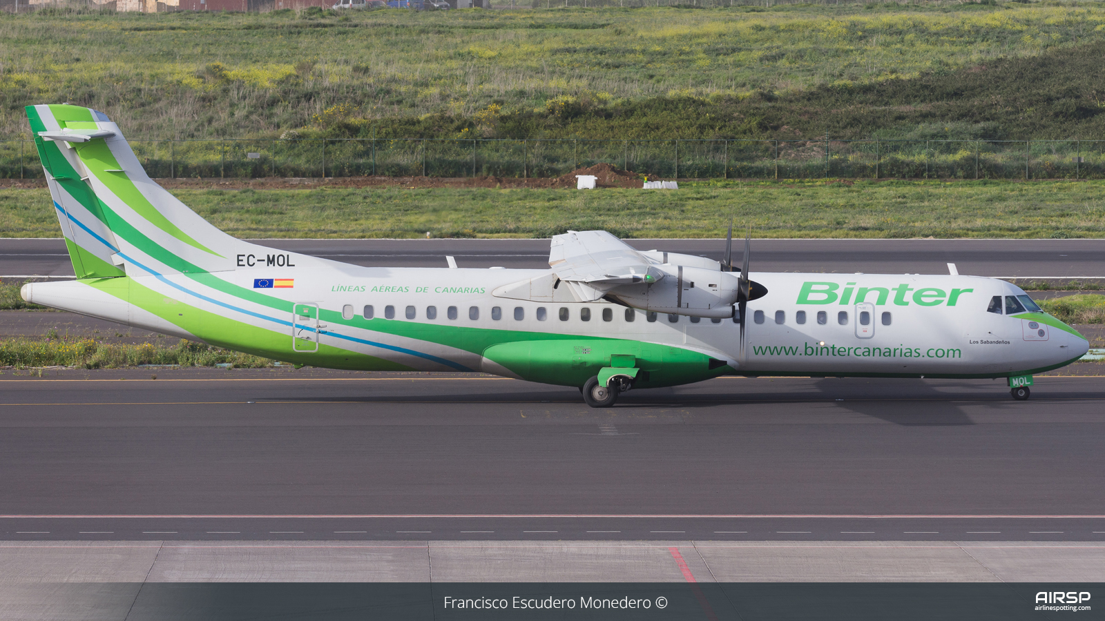 Binter Canarias  ATR-72  EC-MOL