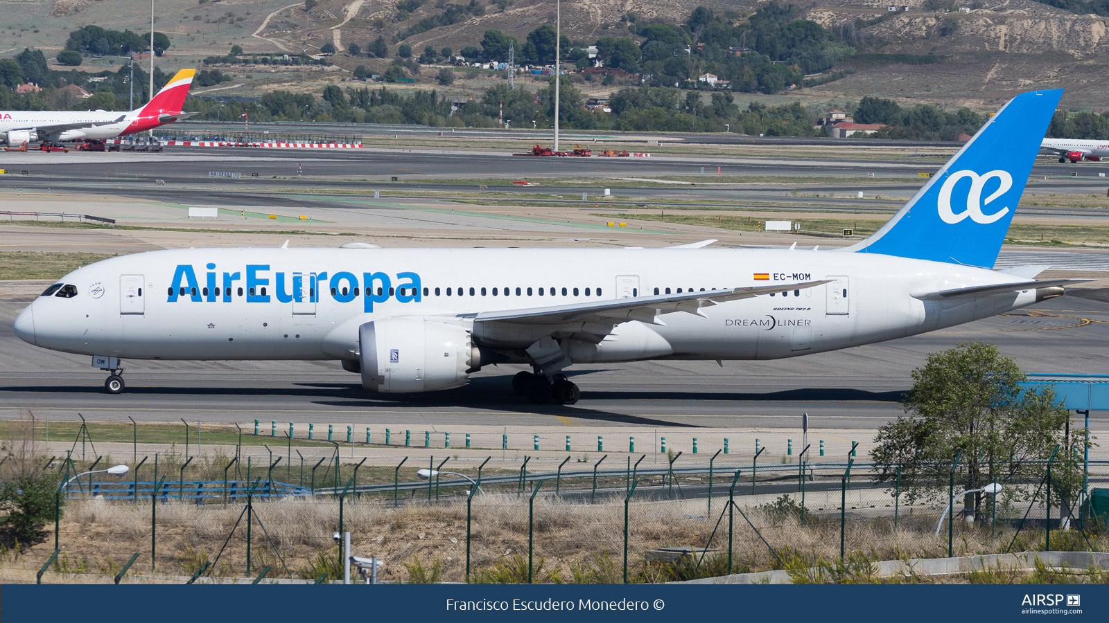 Air Europa  Boeing 787-8  EC-MOM