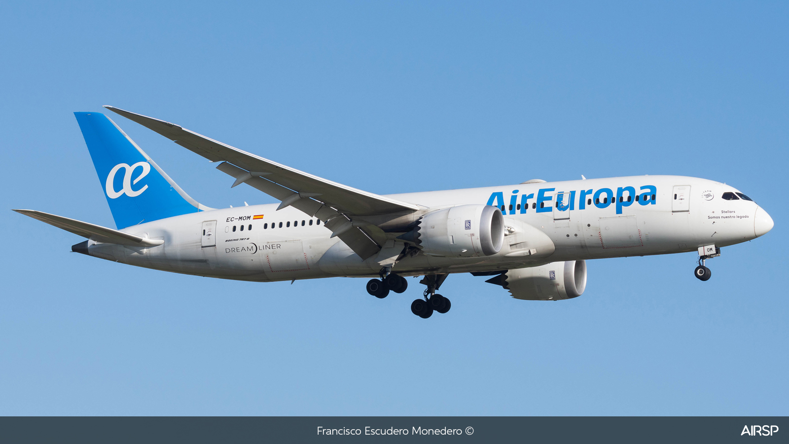 Air Europa  Boeing 787-8  EC-MOM