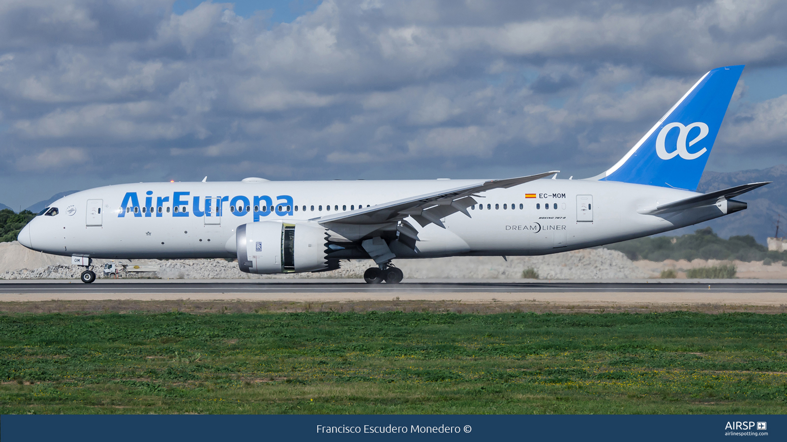 Air Europa  Boeing 787-8  EC-MOM