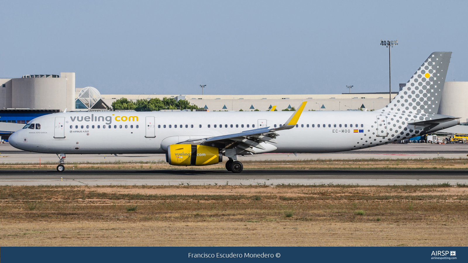 Vueling  Airbus A321  EC-MOO