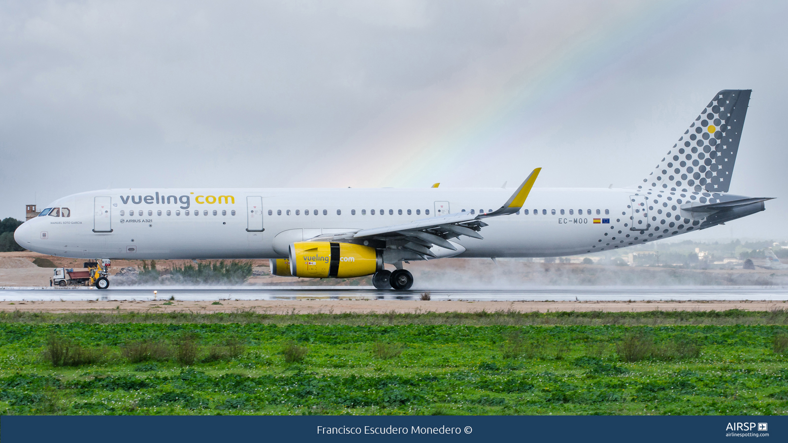 Vueling  Airbus A321  EC-MOO