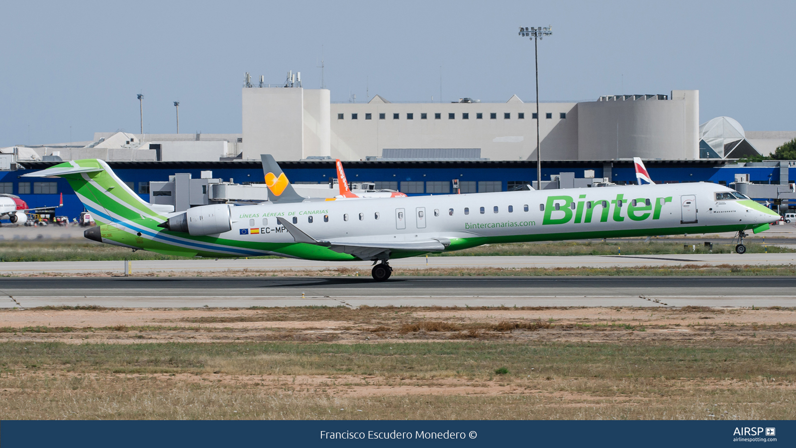 Binter Canarias  Mitsubishi CRJ-1000  EC-MPA