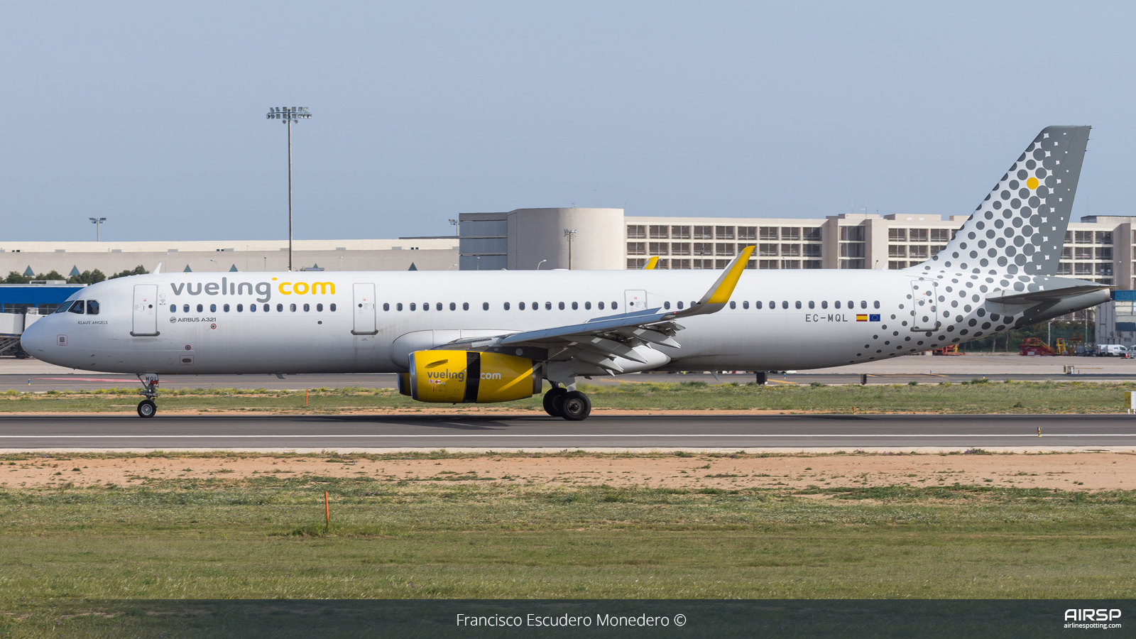 Vueling  Airbus A321  EC-MQL