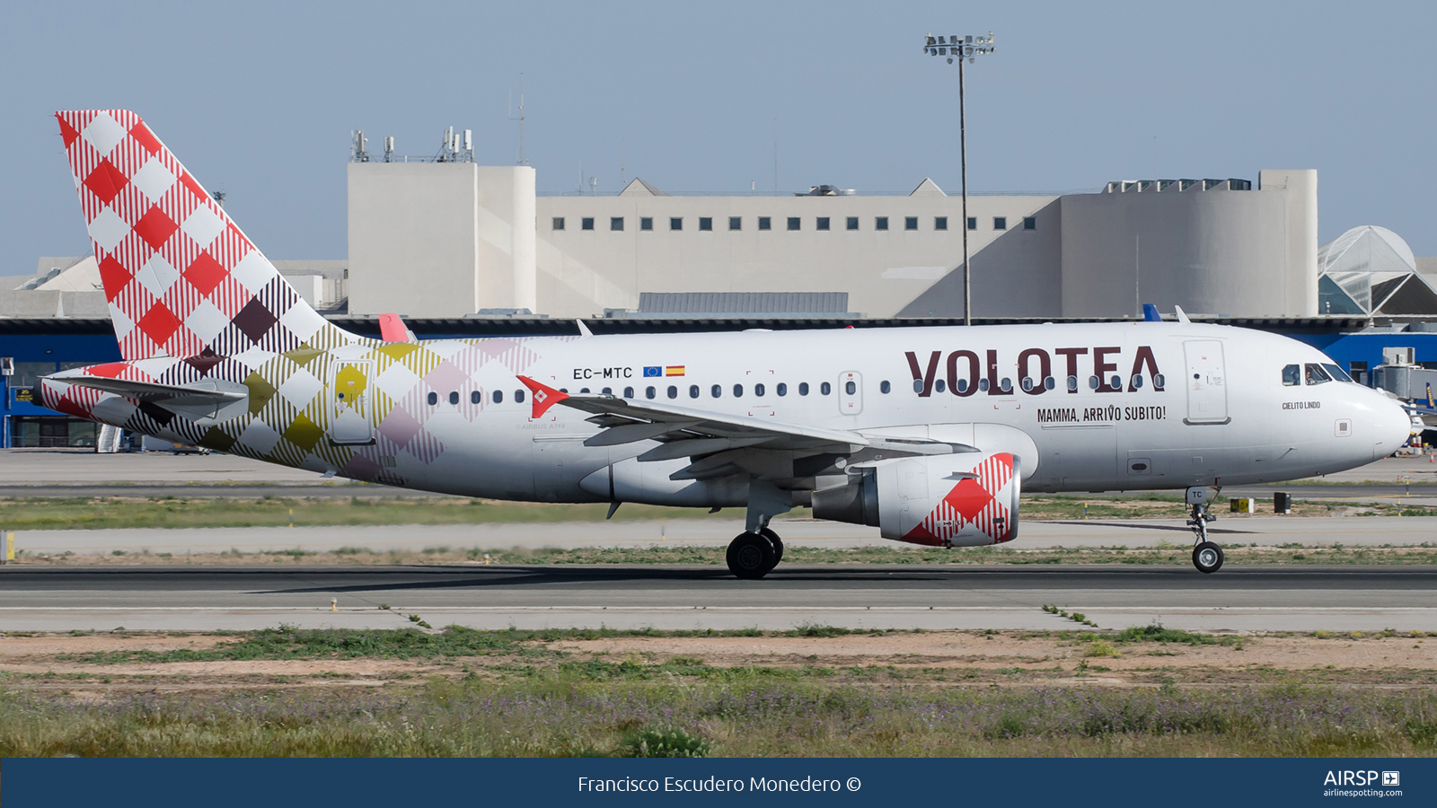 Volotea  Airbus A319  EC-MTC