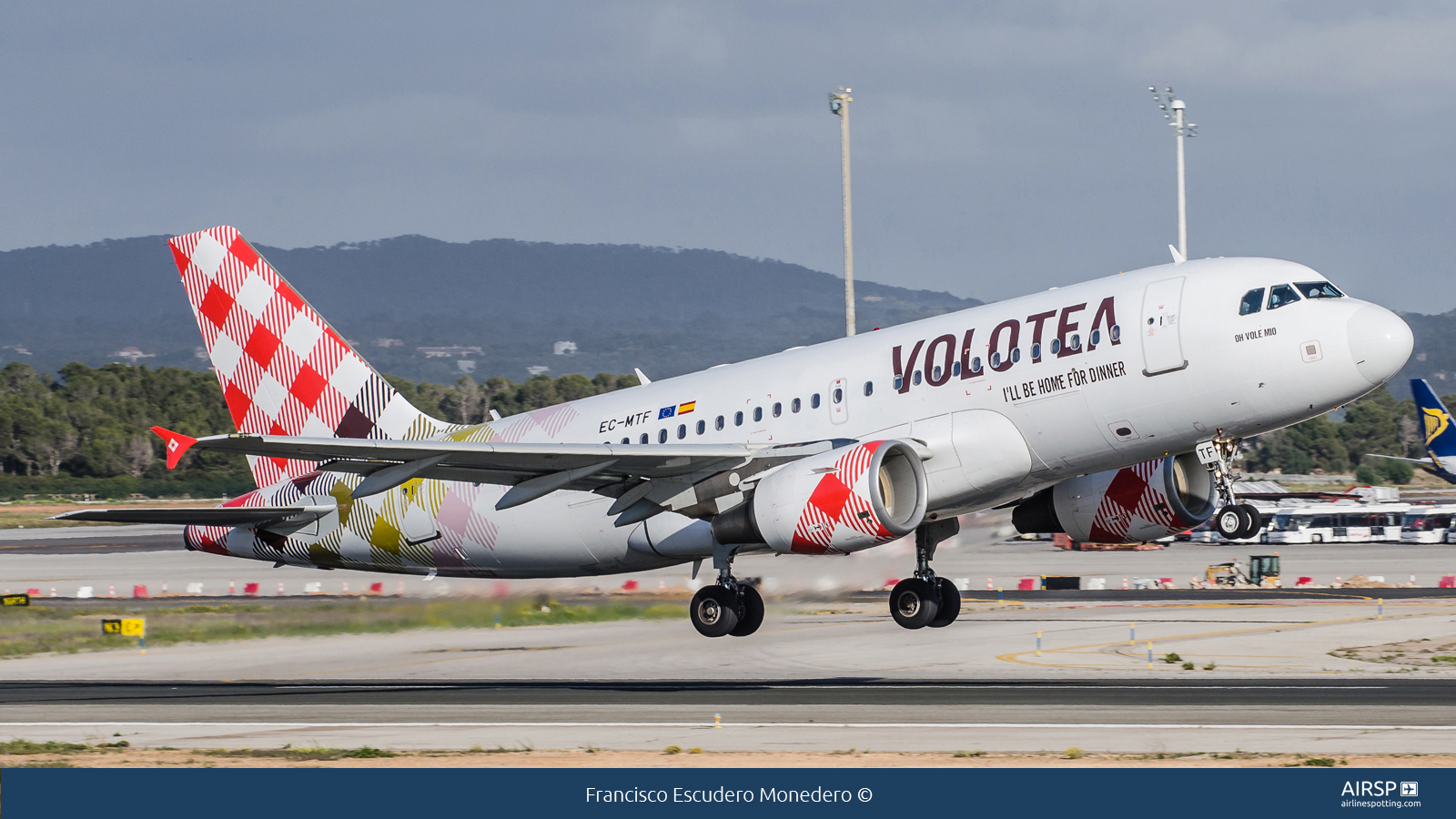 Volotea  Airbus A319  EC-MTF