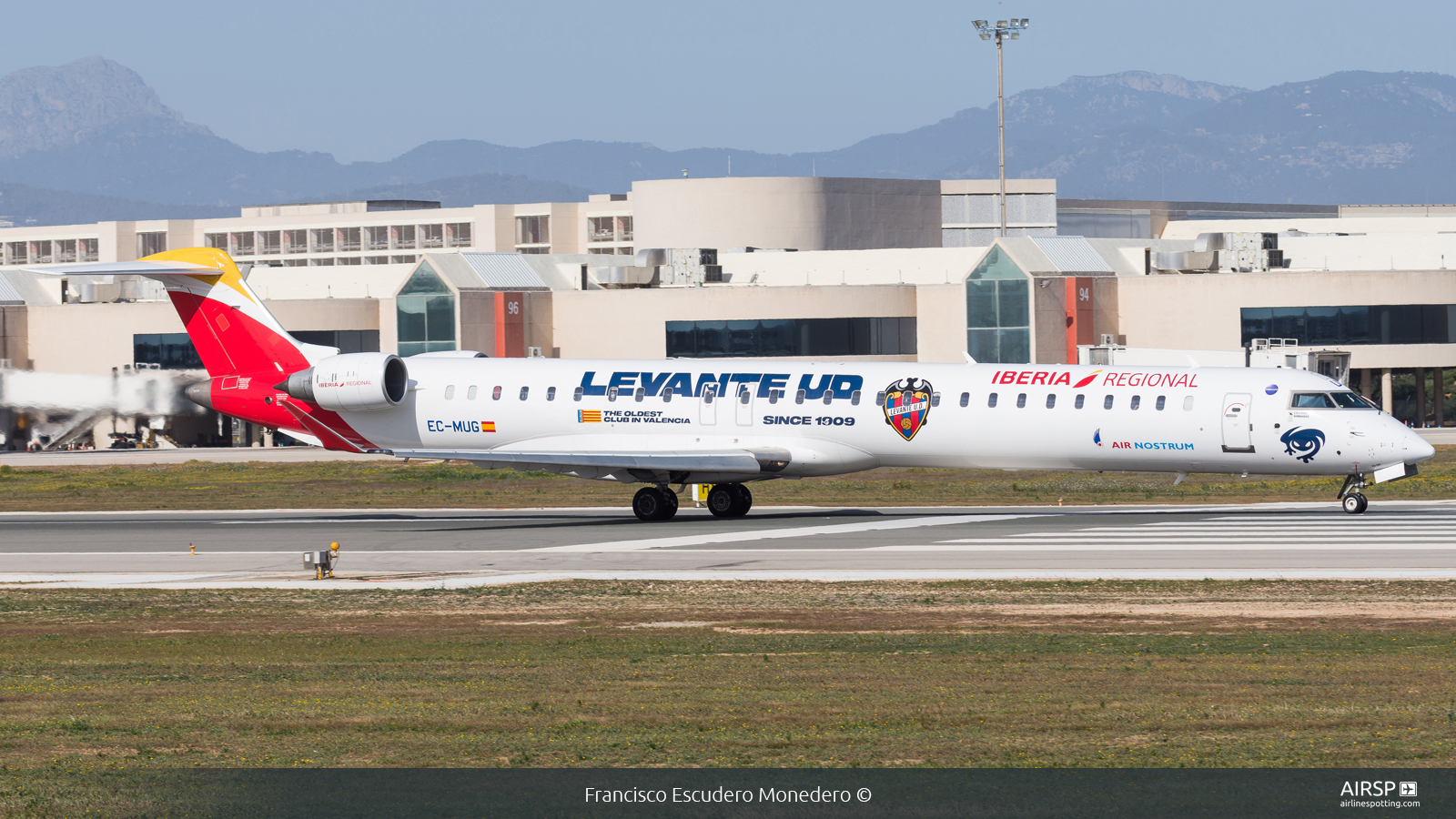 Air Nostrum Iberia Regional  Mitsubishi CRJ-1000  EC-MUG