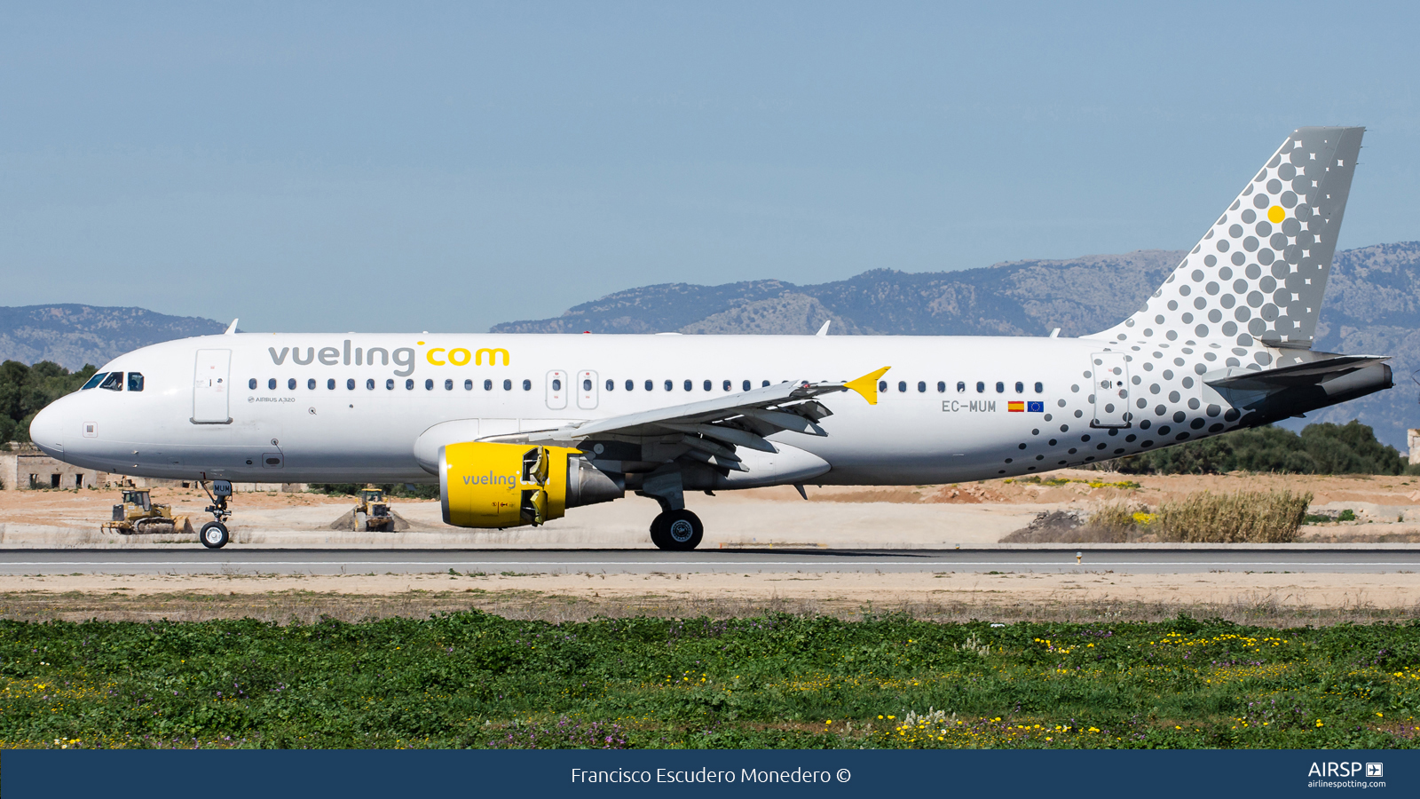 Vueling  Airbus A320  EC-MUM