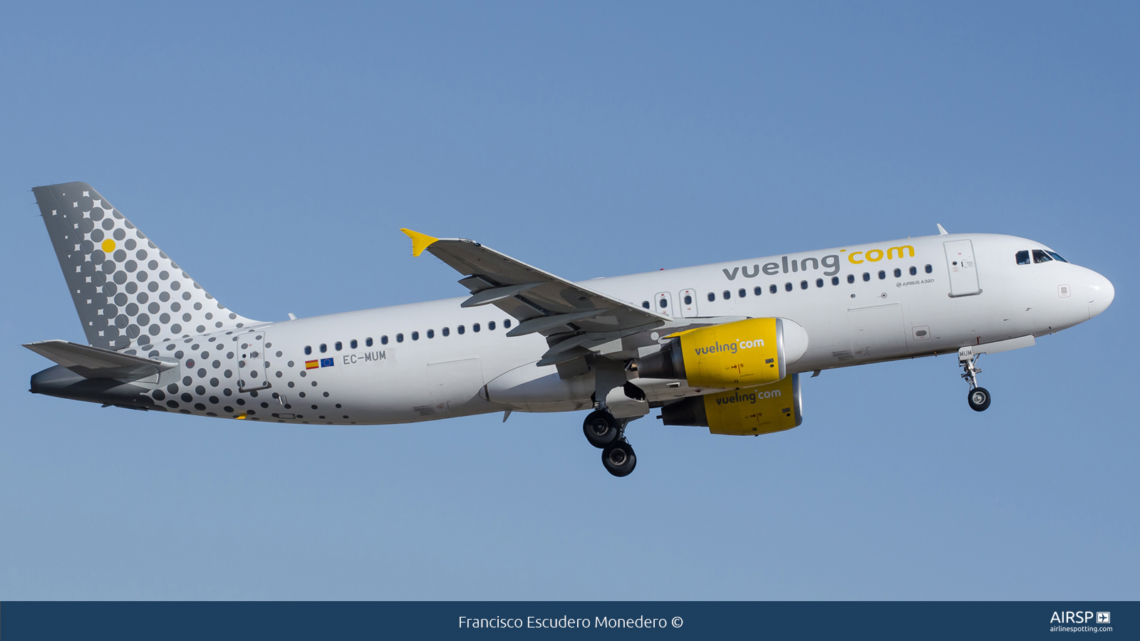 Vueling  Airbus A320  EC-MUM