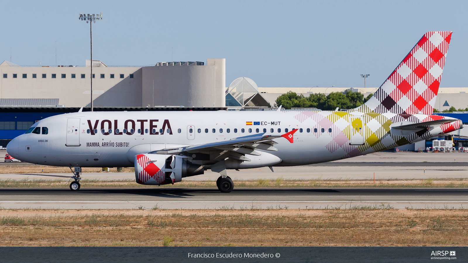 Volotea  Airbus A319  EC-MUT