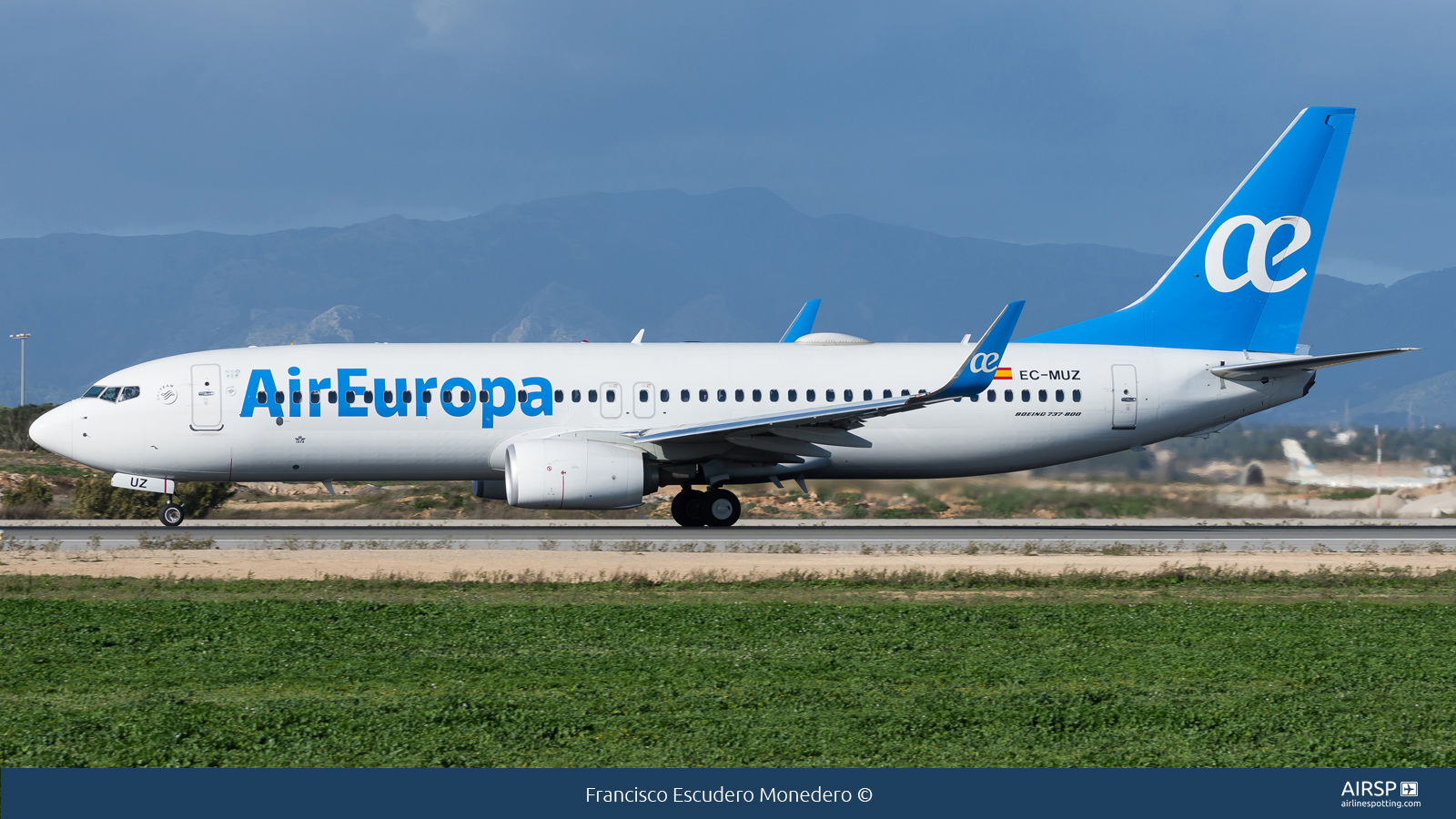 Air Europa  Boeing 737-800  EC-MUZ