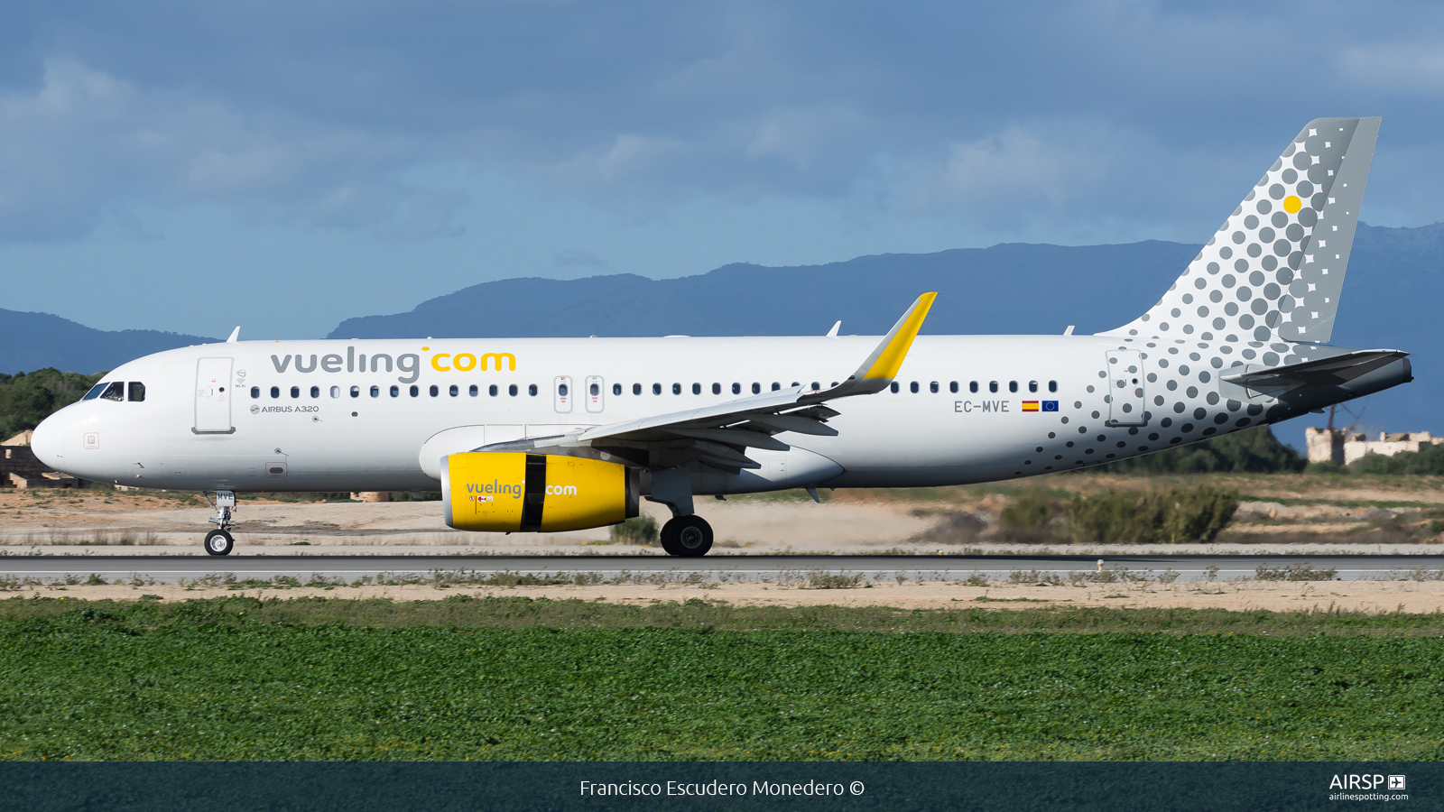 Vueling  Airbus A320  EC-MVE