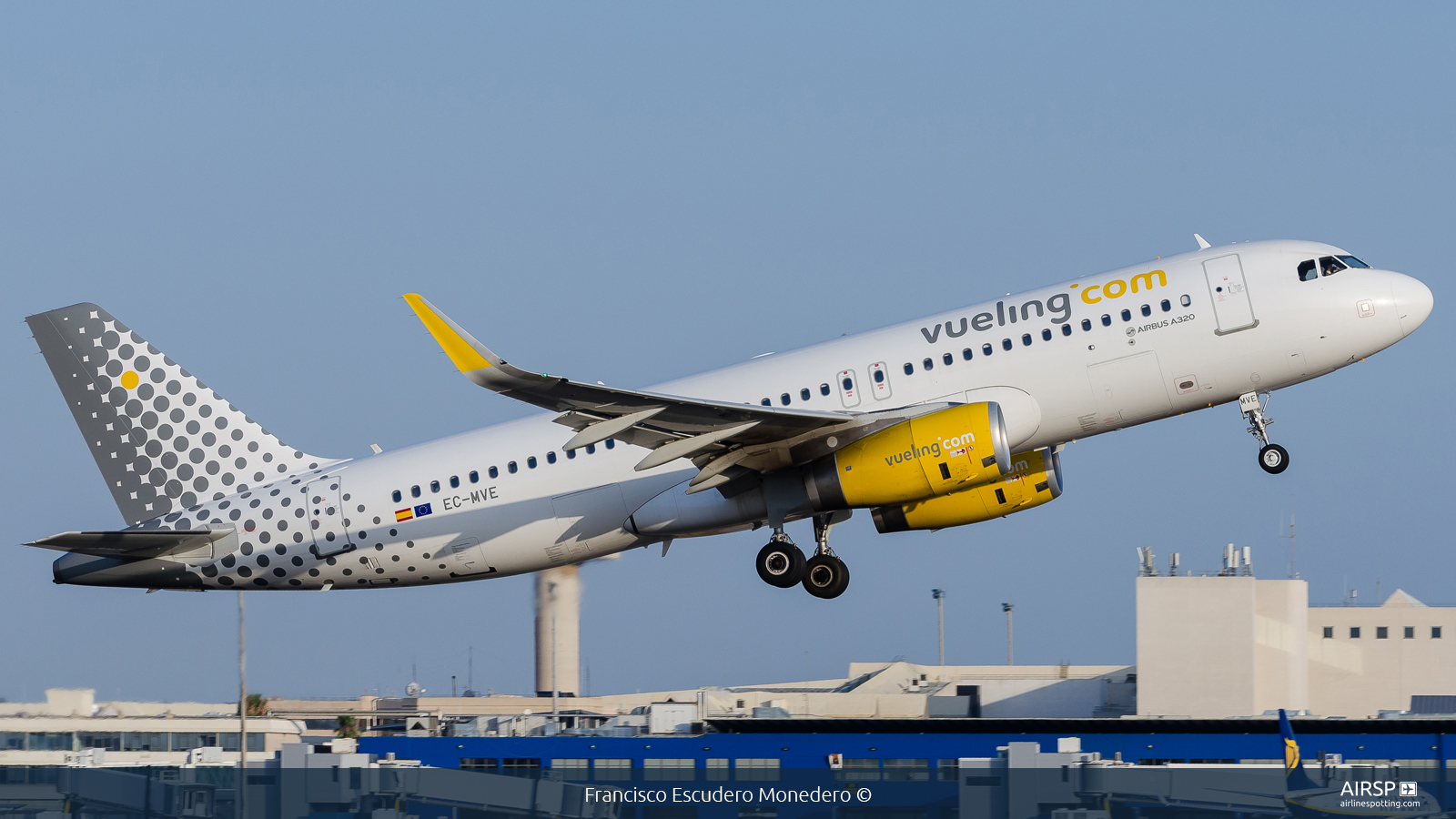 Vueling  Airbus A320  EC-MVE