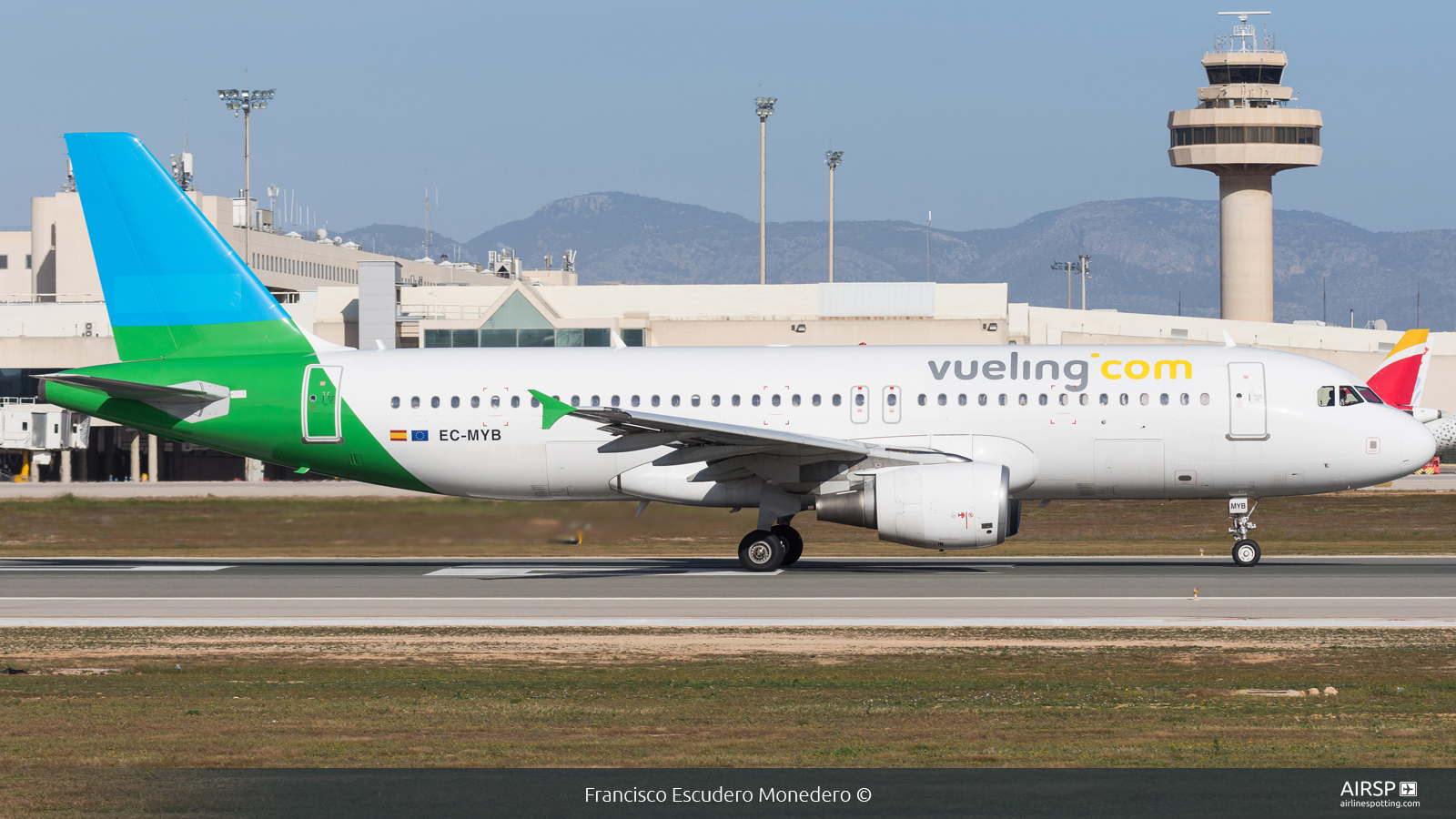 Vueling  Airbus A320  EC-MYB