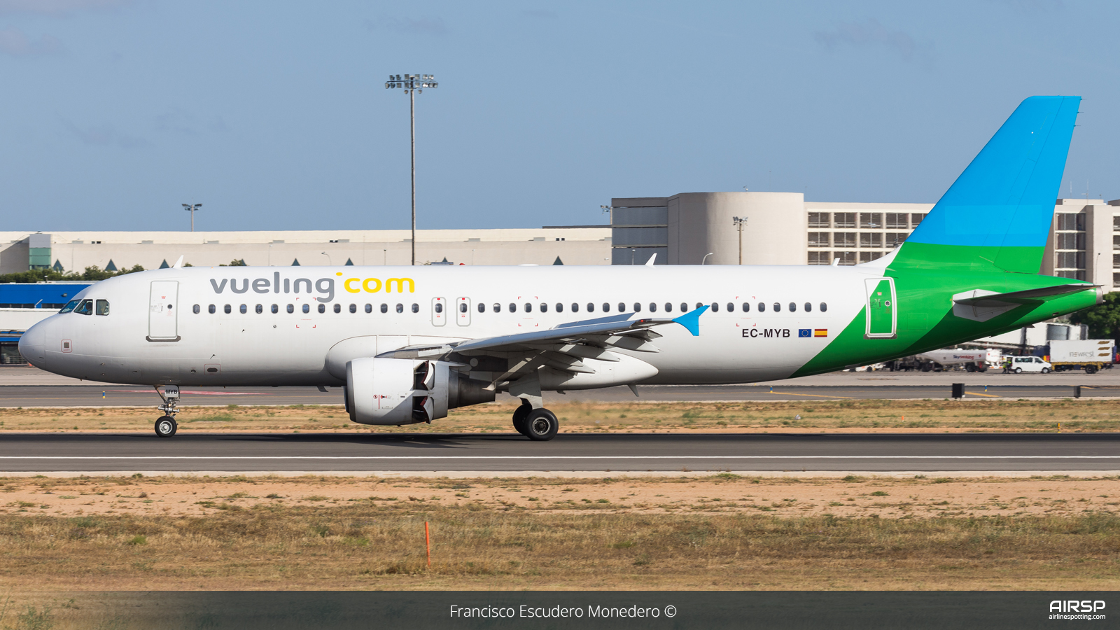 Vueling  Airbus A320  EC-MYB