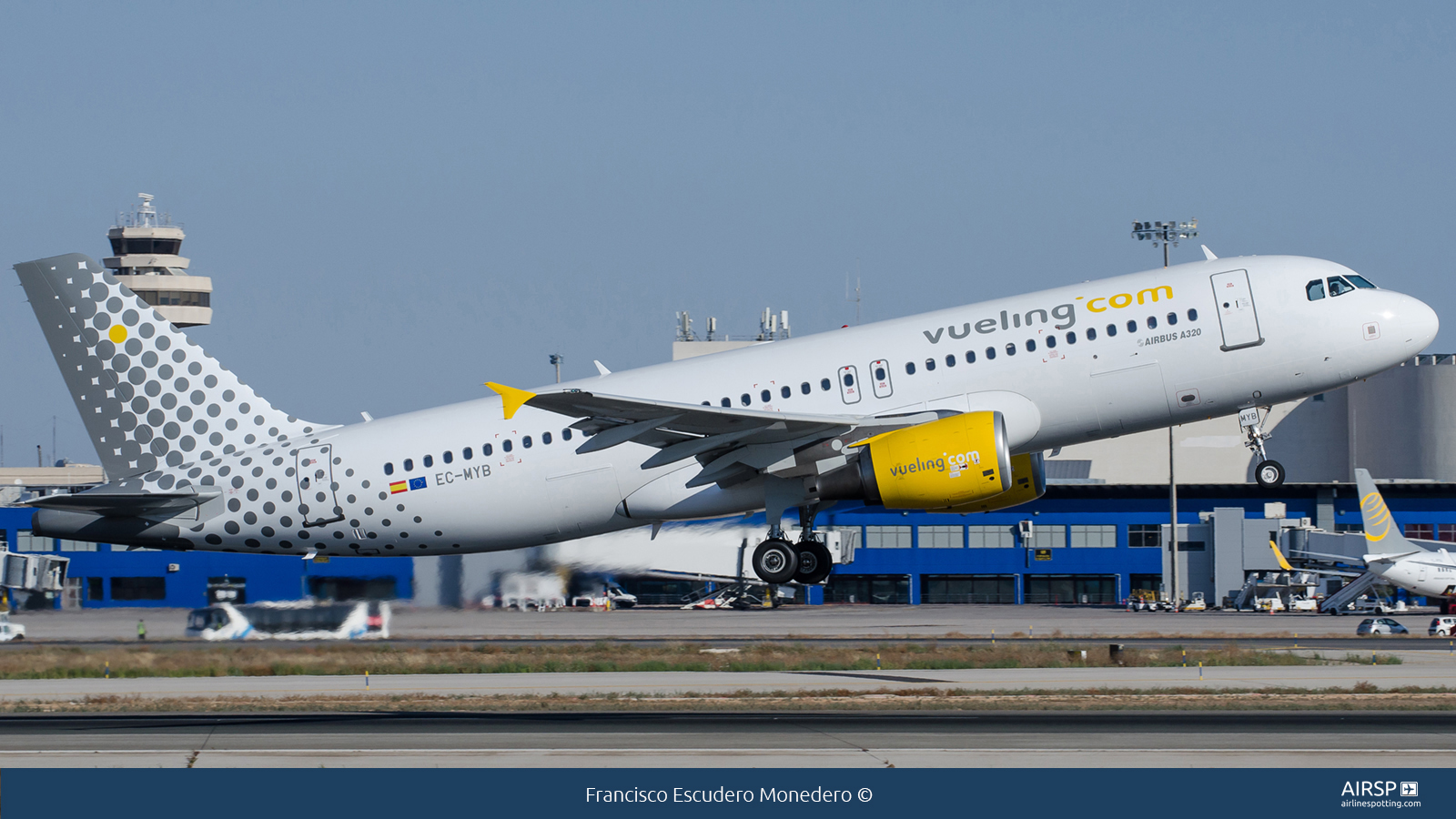 Vueling  Airbus A320  EC-MYB