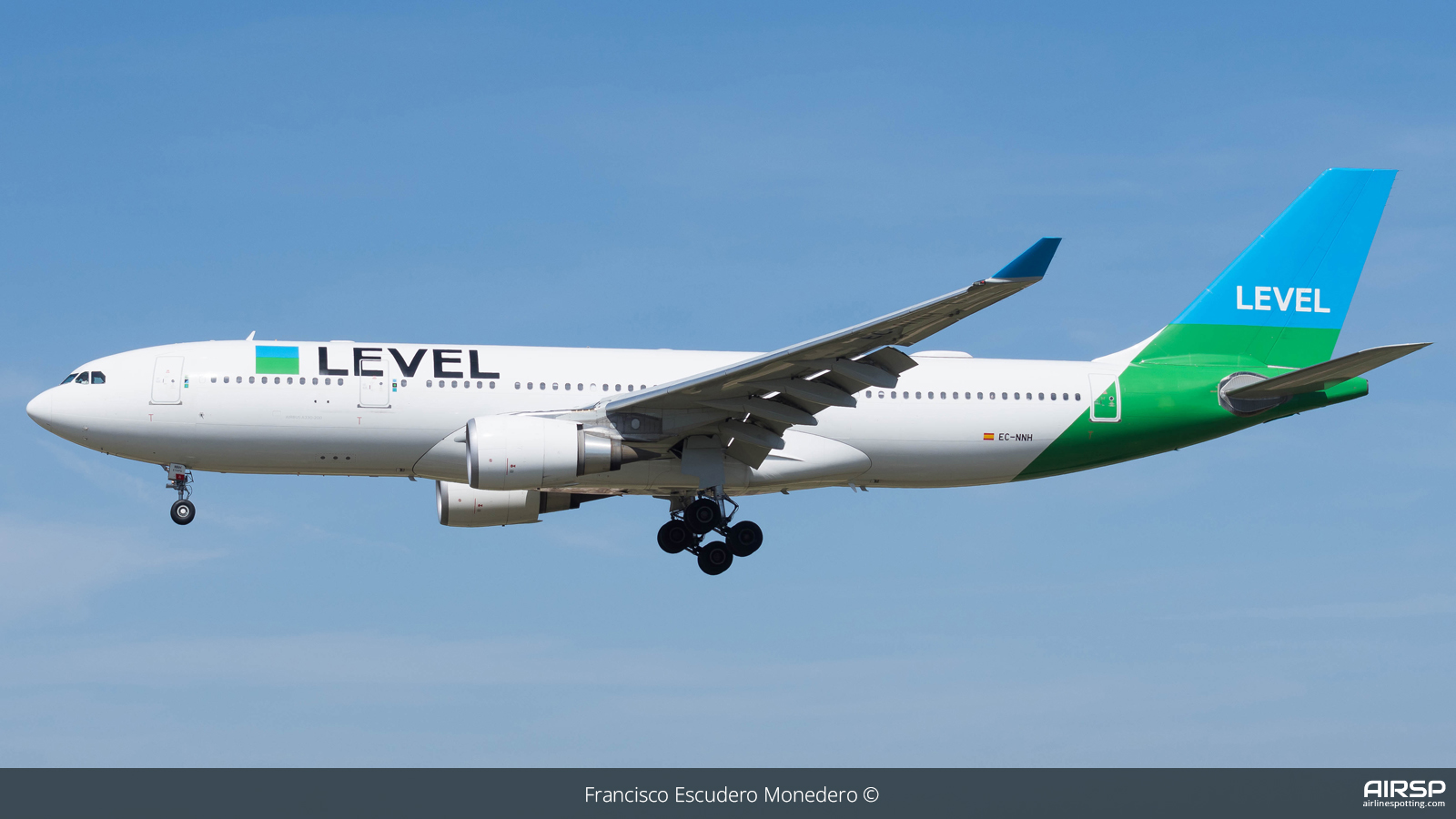 Level  Airbus A330-200  EC-NNH