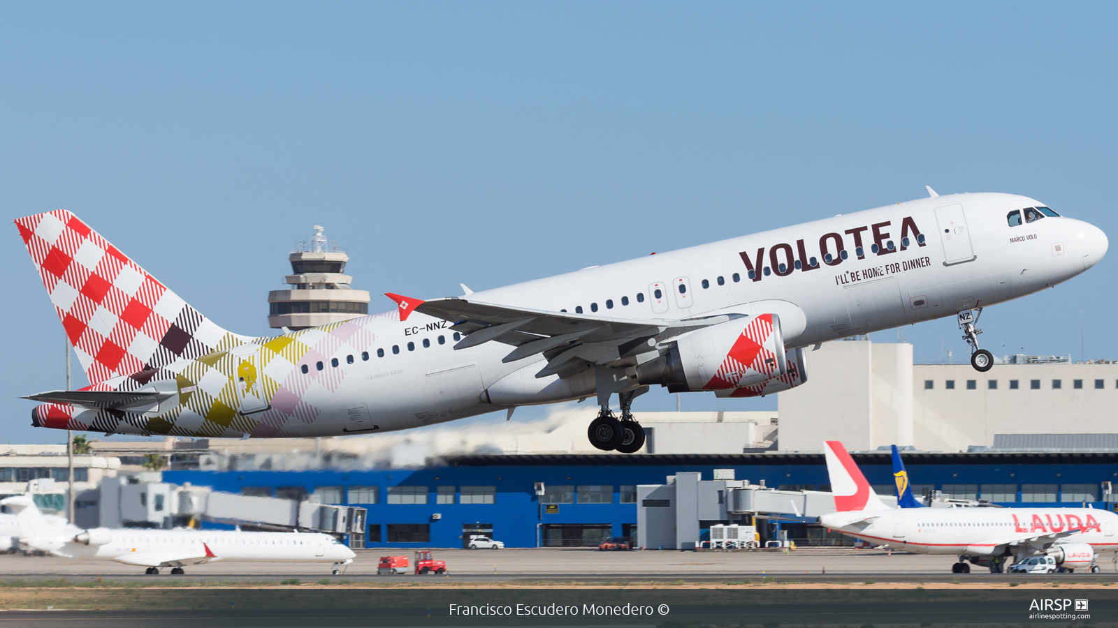 Volotea  Airbus A320  EC-NNZ