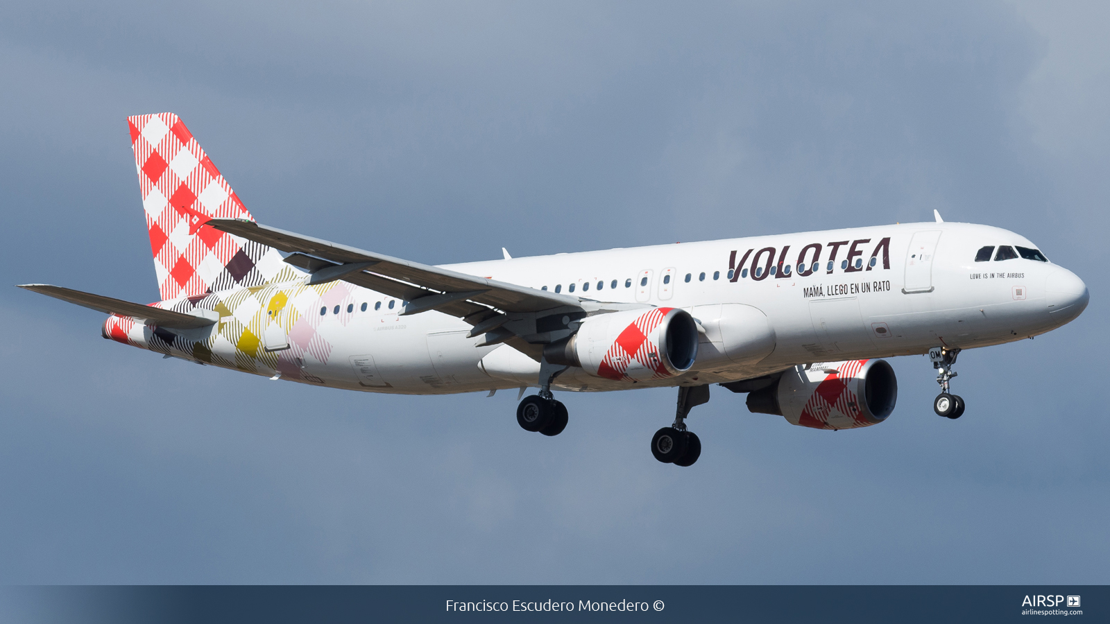 Volotea  Airbus A320  EC-NOM