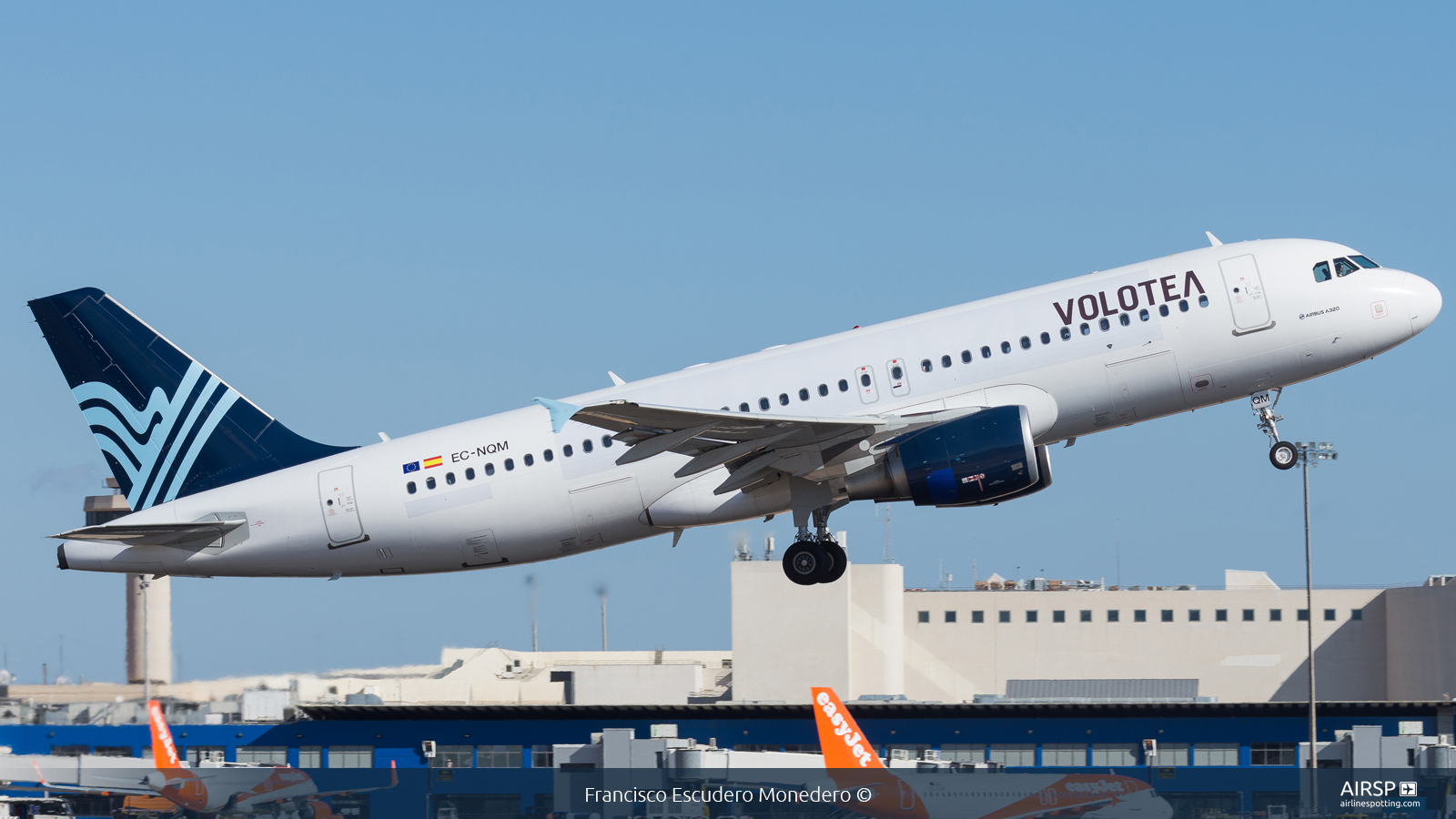 Volotea  Airbus A320  EC-NQM