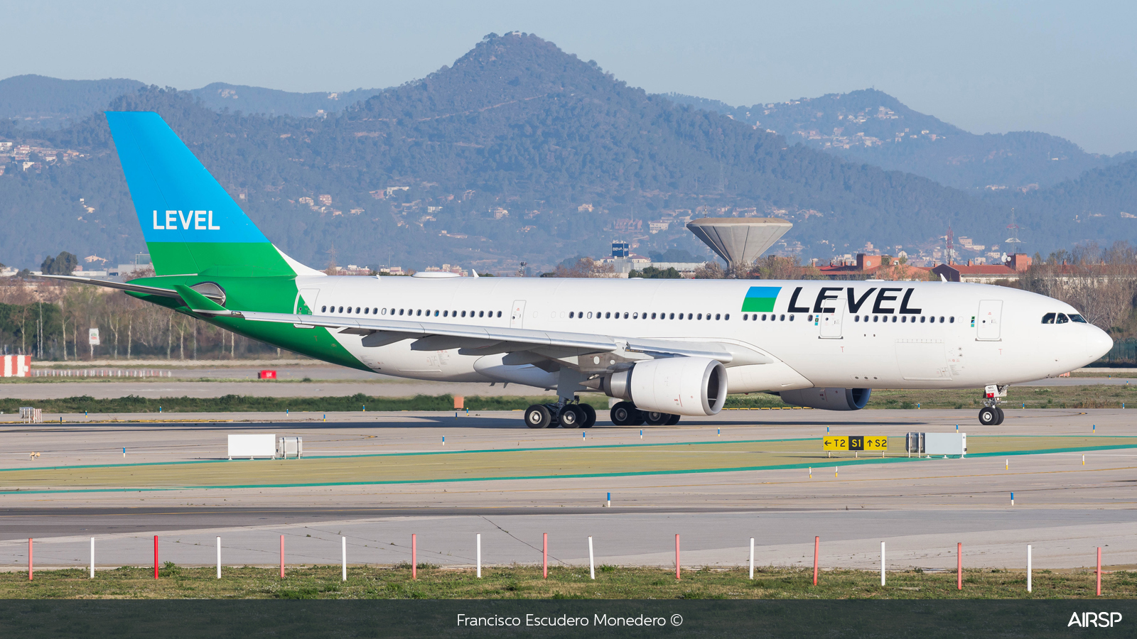 Level  Airbus A330-200  EC-NRG