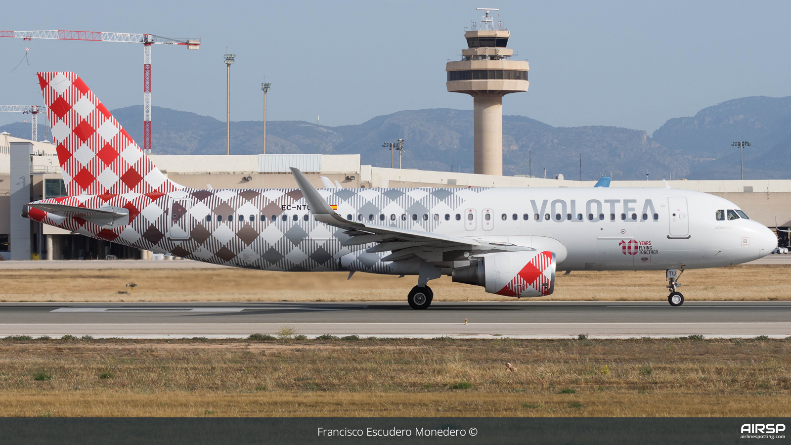 Volotea  Airbus A320  EC-NTU