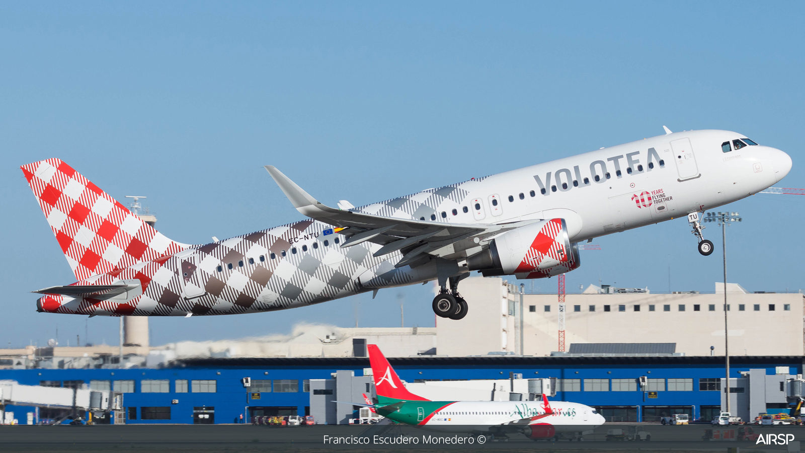 Volotea  Airbus A320  EC-NTU