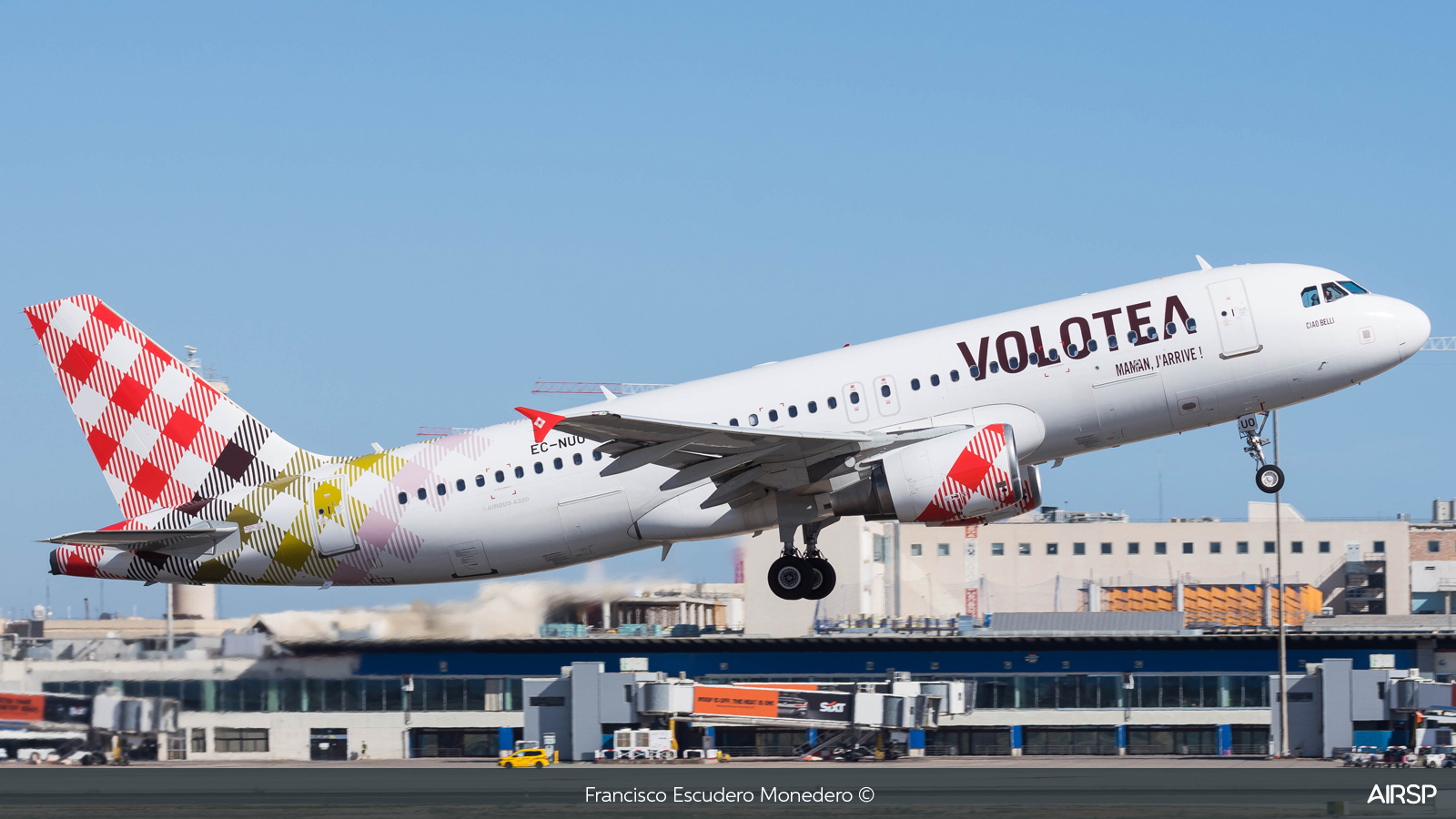 Volotea  Airbus A320  EC-NUO