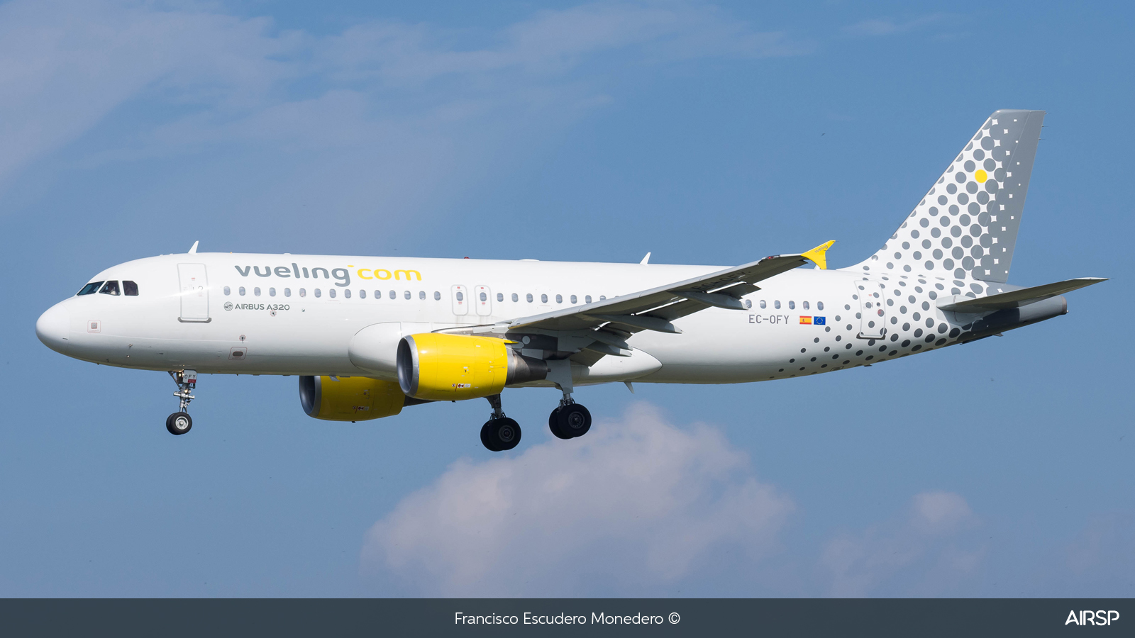 Vueling  Airbus A320  EC-OFY