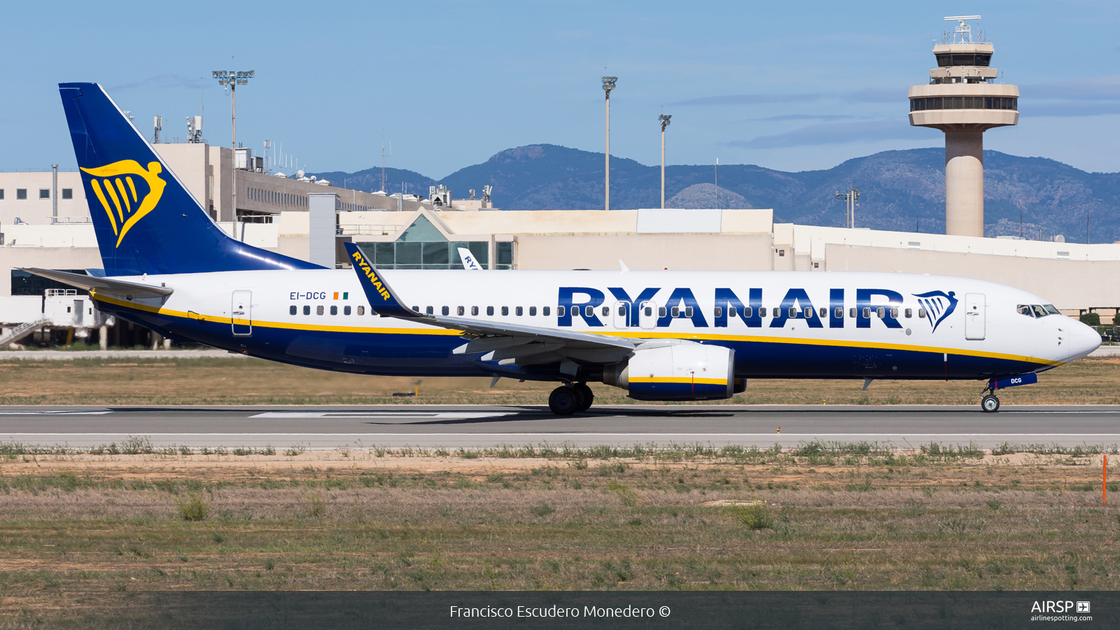 Ryanair  Boeing 737-800  EI-DCG
