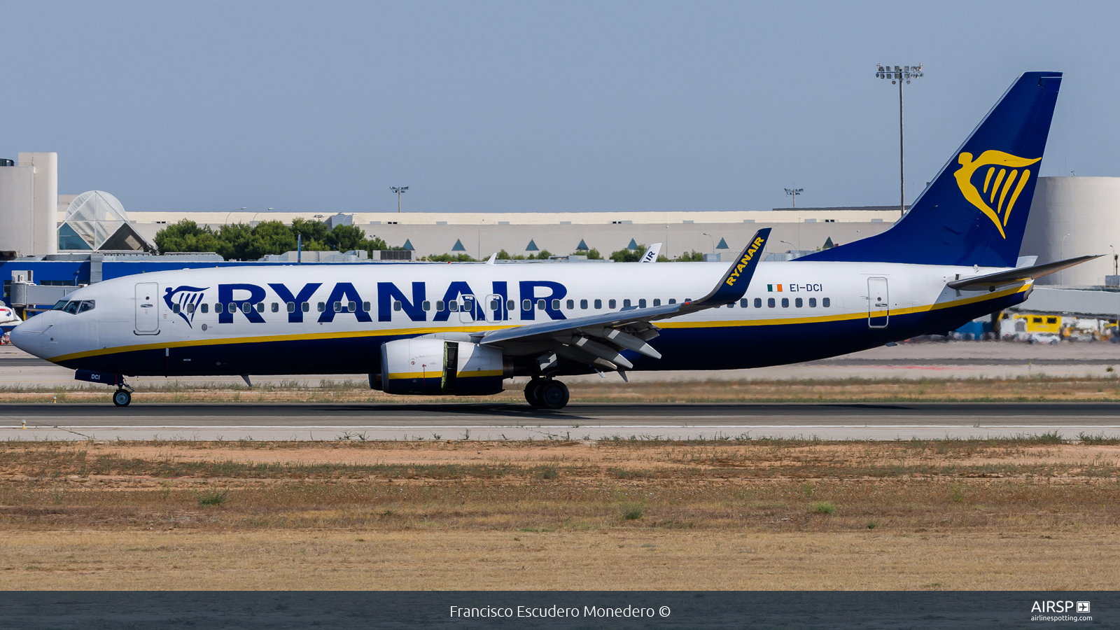 Ryanair  Boeing 737-800  EI-DCI