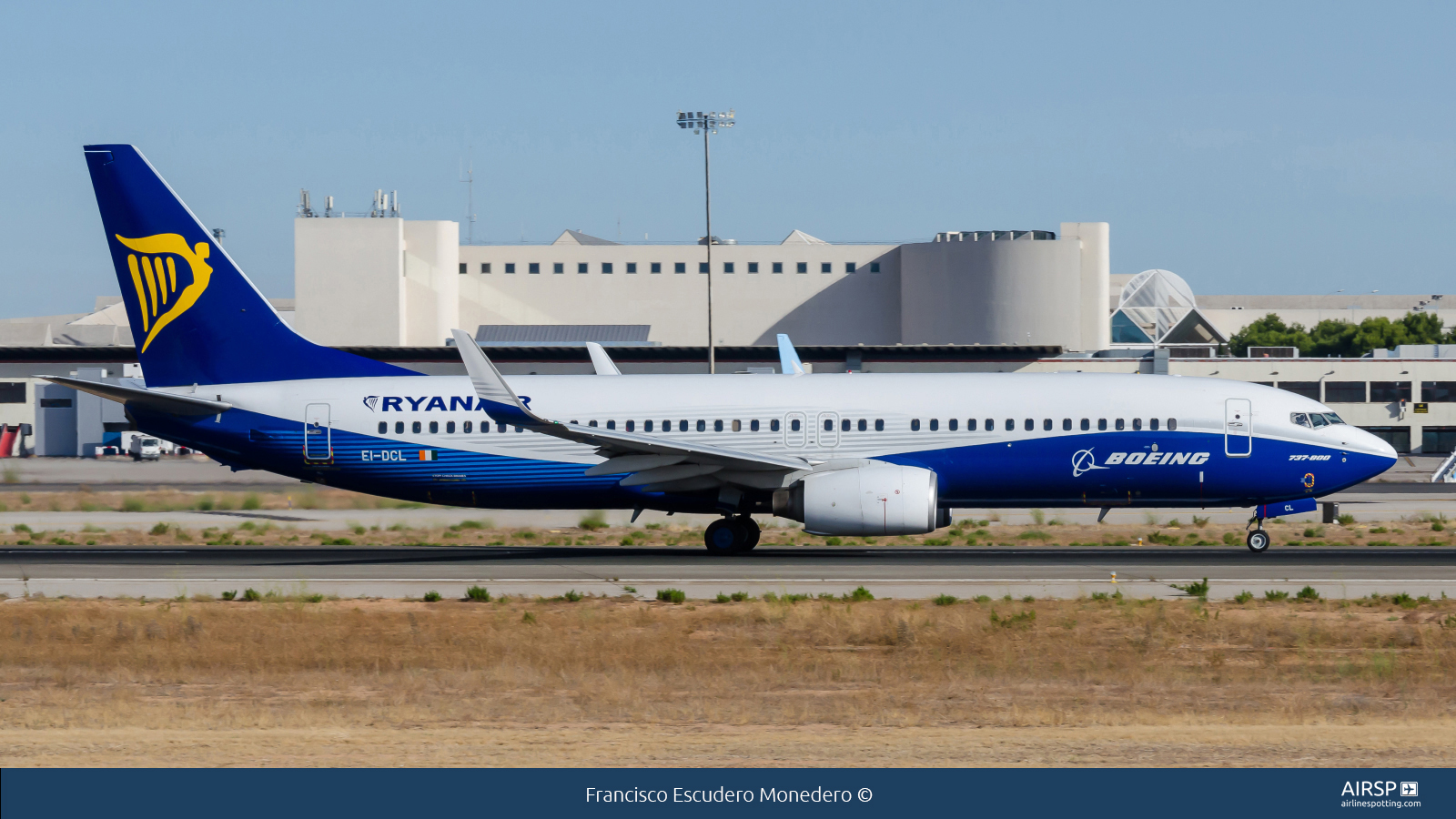 Ryanair  Boeing 737-800  EI-DCL