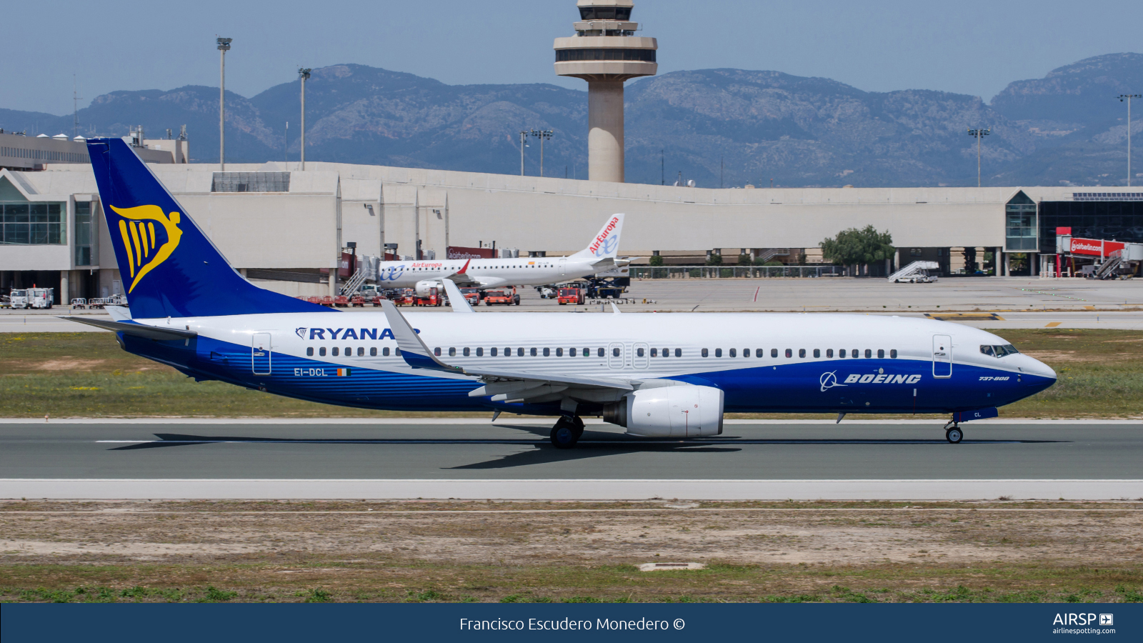 Ryanair  Boeing 737-800  EI-DCL