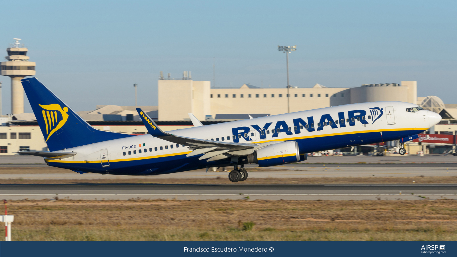 Ryanair  Boeing 737-800  EI-DCO