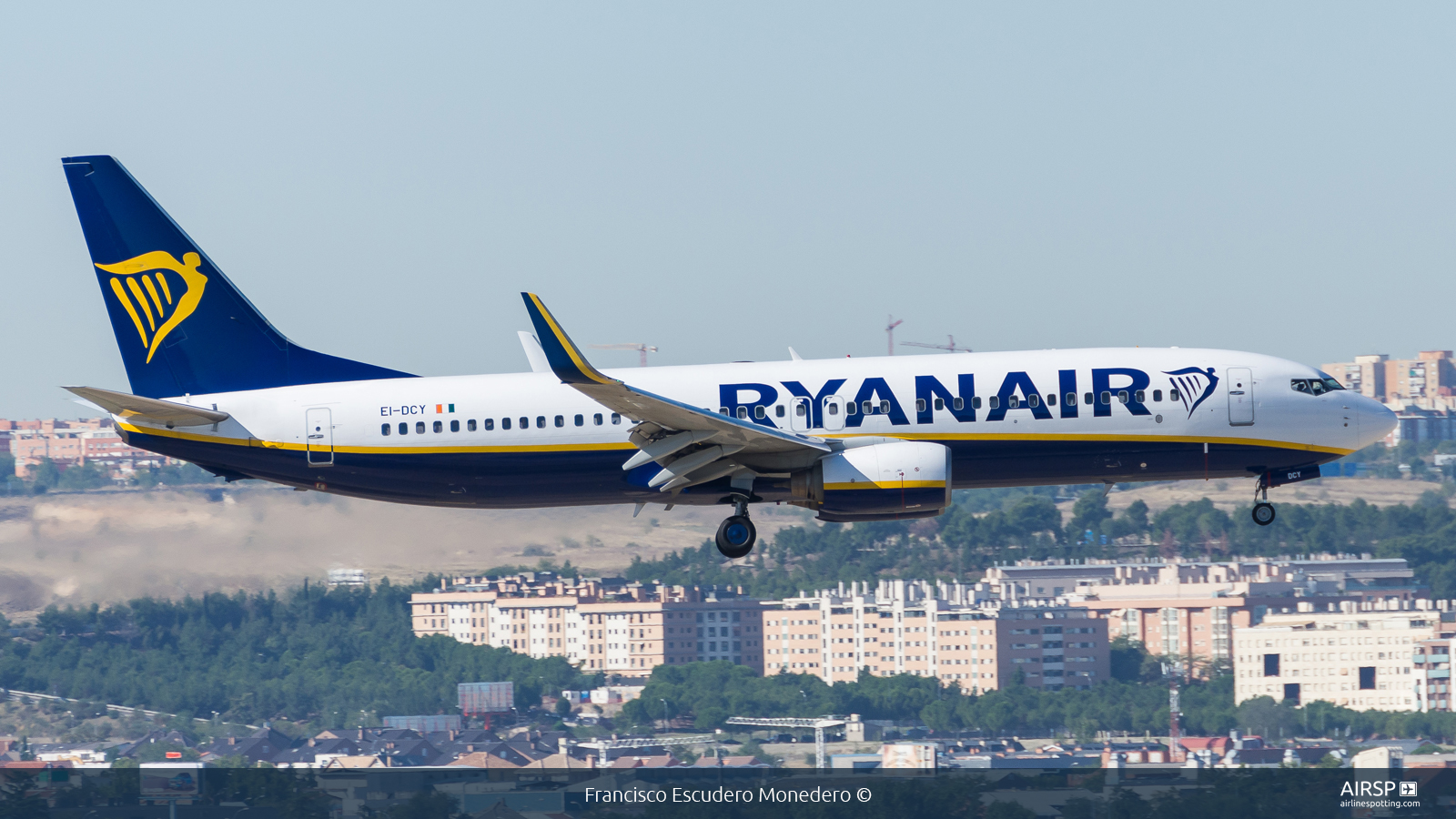 Ryanair  Boeing 737-800  EI-DCY
