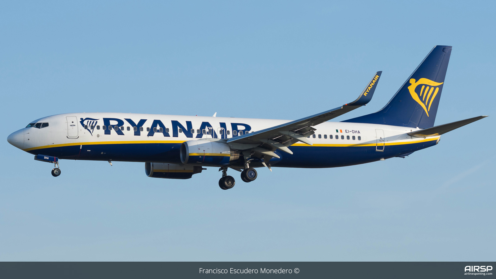 Ryanair  Boeing 737-800  EI-DHA