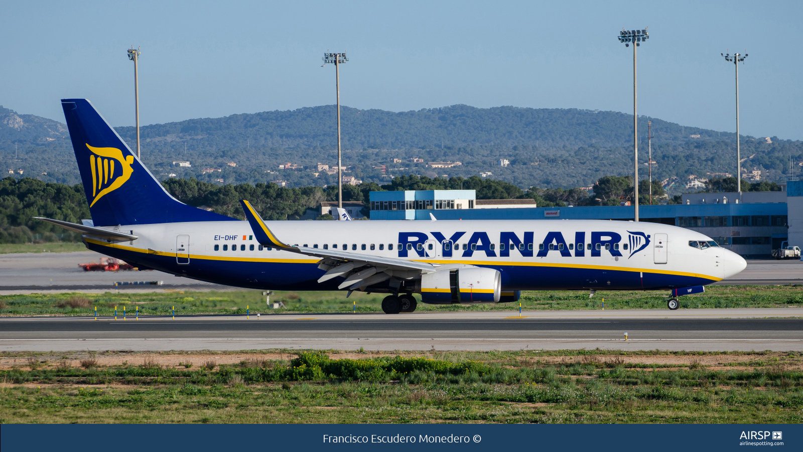 Ryanair  Boeing 737-800  EI-DHF